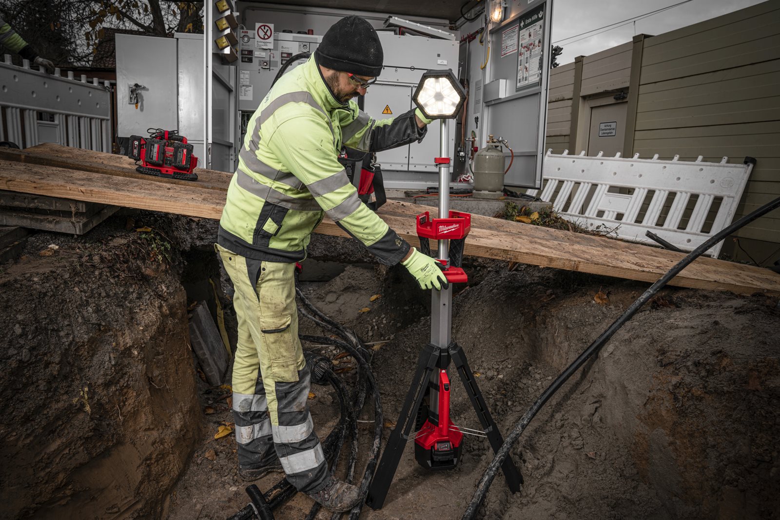 Proiector turn M18 Milwaukee M18 SAL2-0 - in utilizare 5