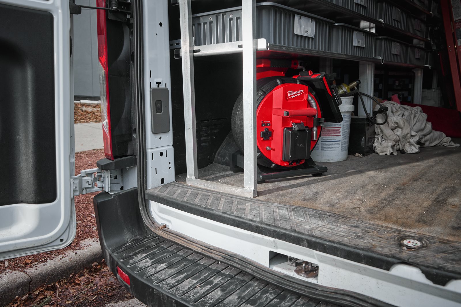 Cameră de inspecție canalizare M18 30 m, cap de cameră HDR de 25 mm Milwaukee M18 SIC30 HDR-0 - in utilizare 8