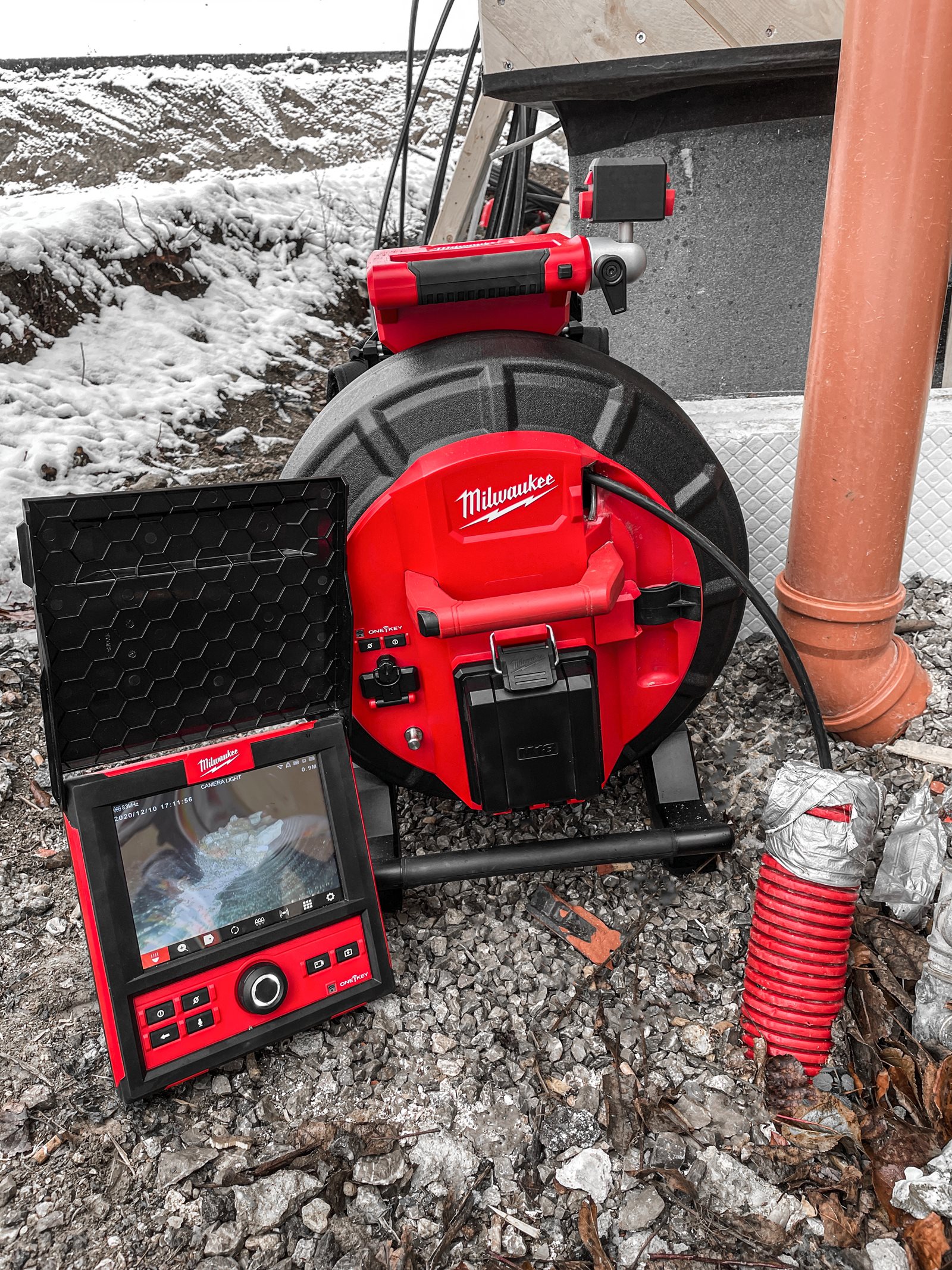 Cameră de inspecție canalizare M18 36 m, cap de cameră HDR de 25 mm Milwaukee M18 SIC36 HDR-0 - in utilizare 11
