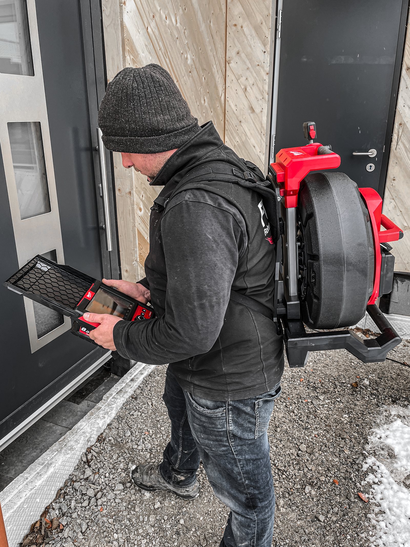 Cameră de inspecție canalizare M18 36 m, cap de cameră HDR de 25 mm Milwaukee M18 SIC36 HDR-0 - in utilizare 8