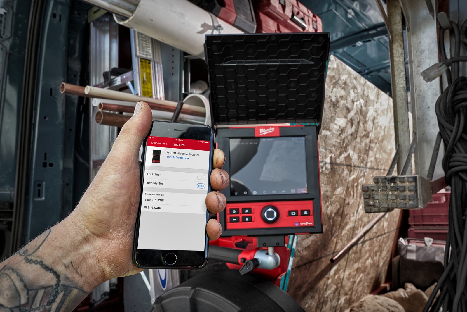 Monitor cameră inspecție M18 Milwaukee M18 SIM-0 - in utilizare 1