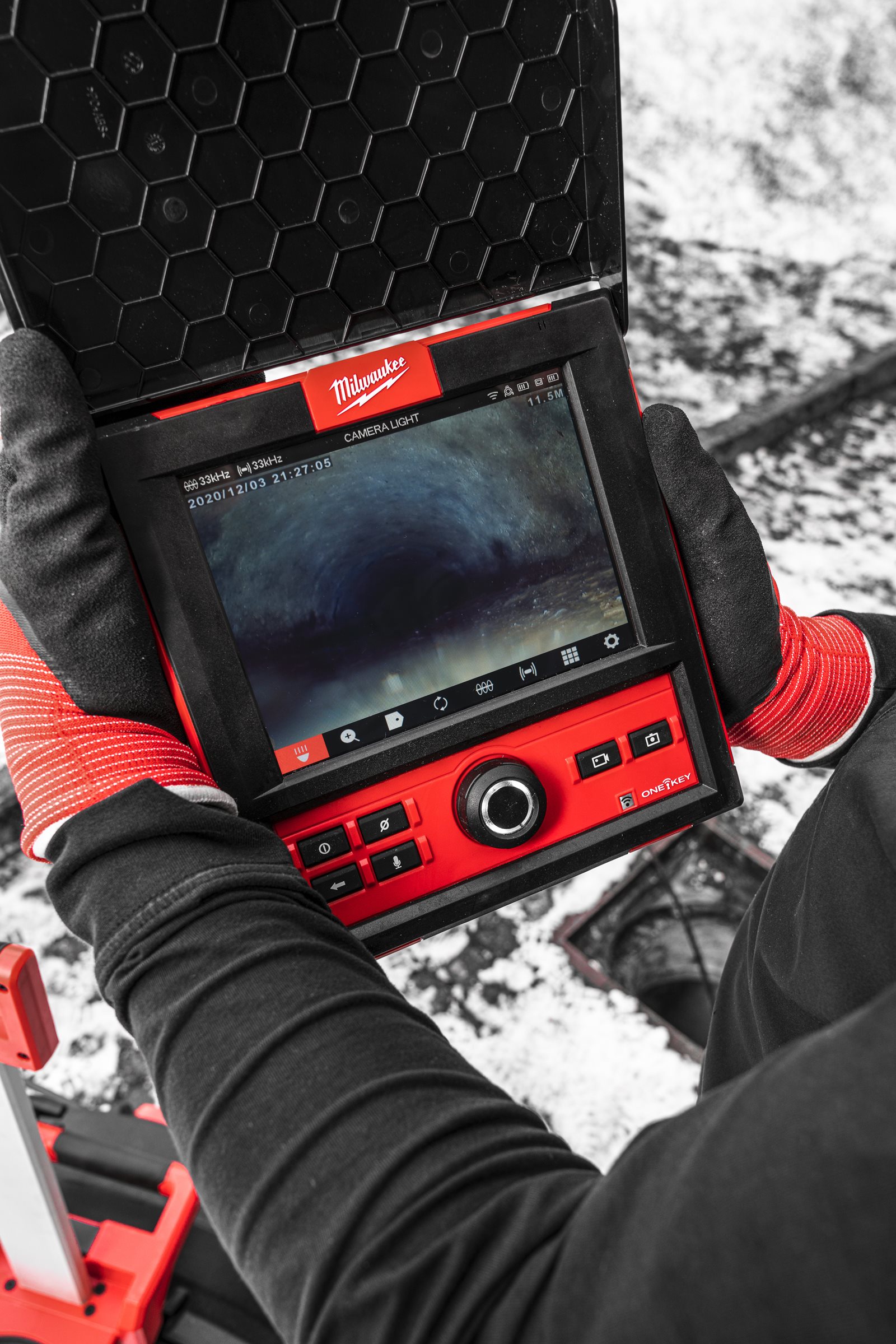 Monitor cameră inspecție M18 Milwaukee M18 SIM-0 - in utilizare 3