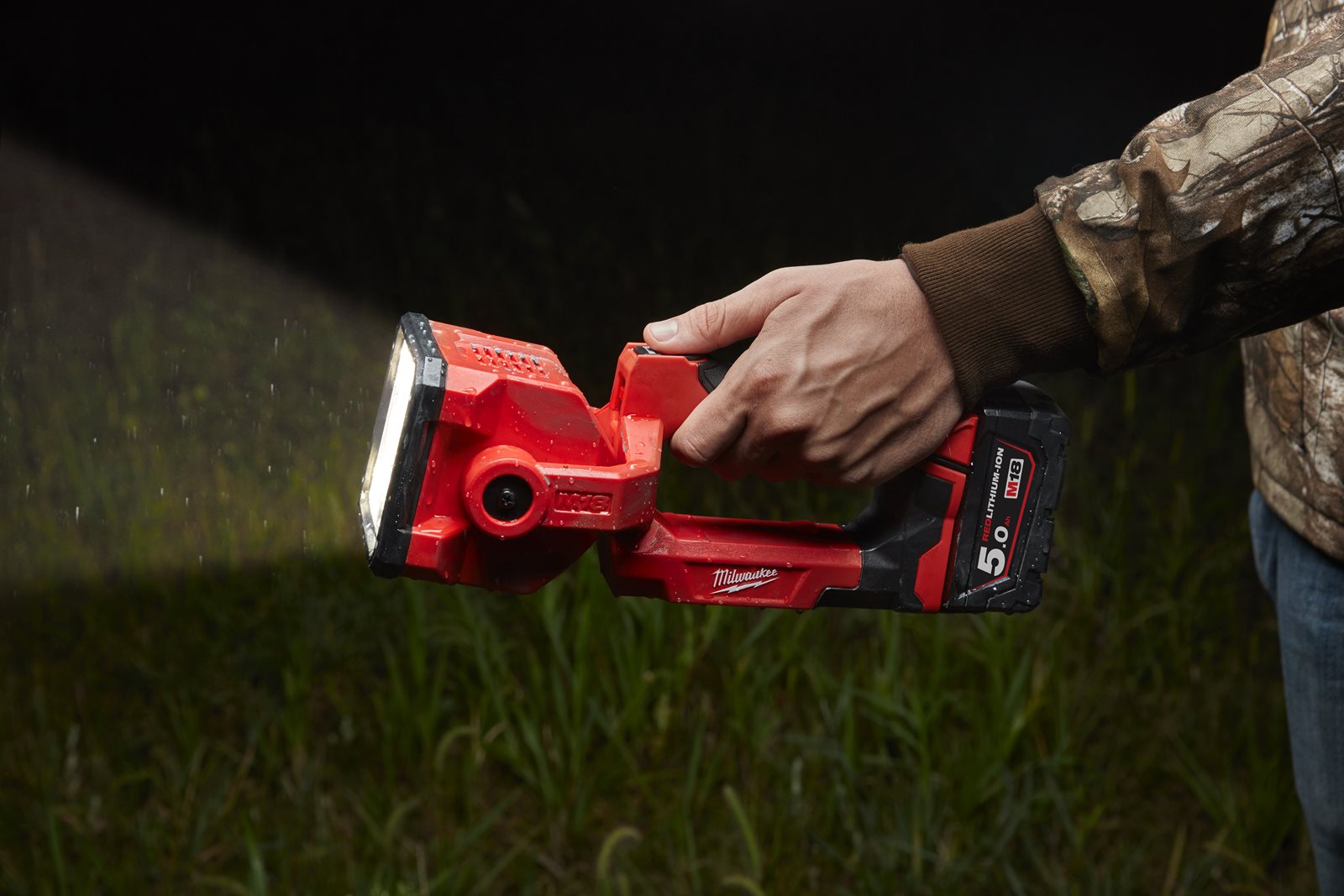 Lanternă LED M18 Milwaukee M18 SLED-0 - in utilizare 1