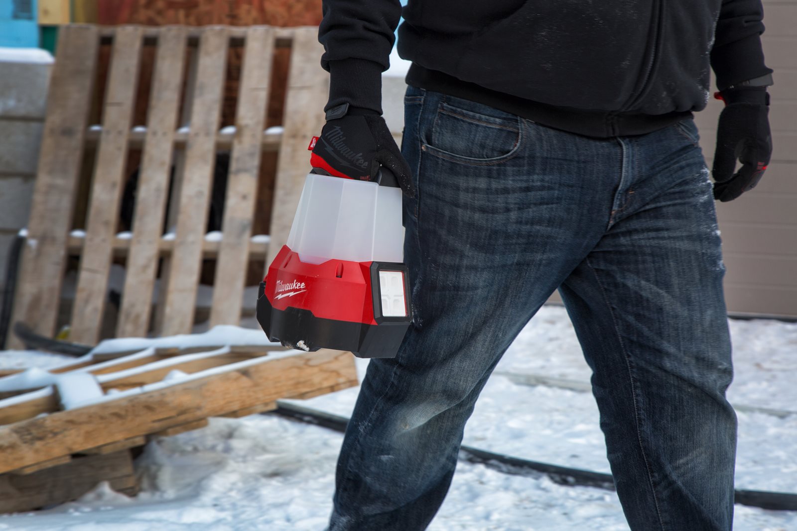 Proiector pentru șantier M18 Milwaukee M18 TAL-0 - in utilizare 5