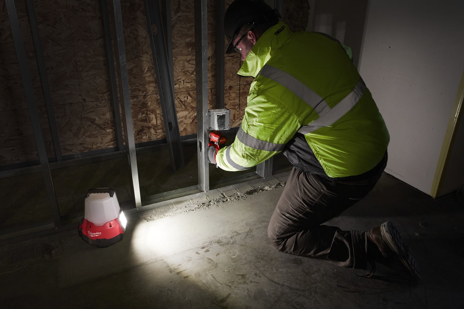 Proiector pentru șantier M18 Milwaukee M18 TAL-0 - in utilizare 6