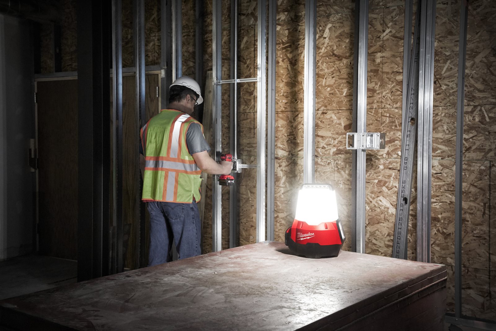Proiector pentru șantier M18 Milwaukee M18 TAL-0 - in utilizare 7
