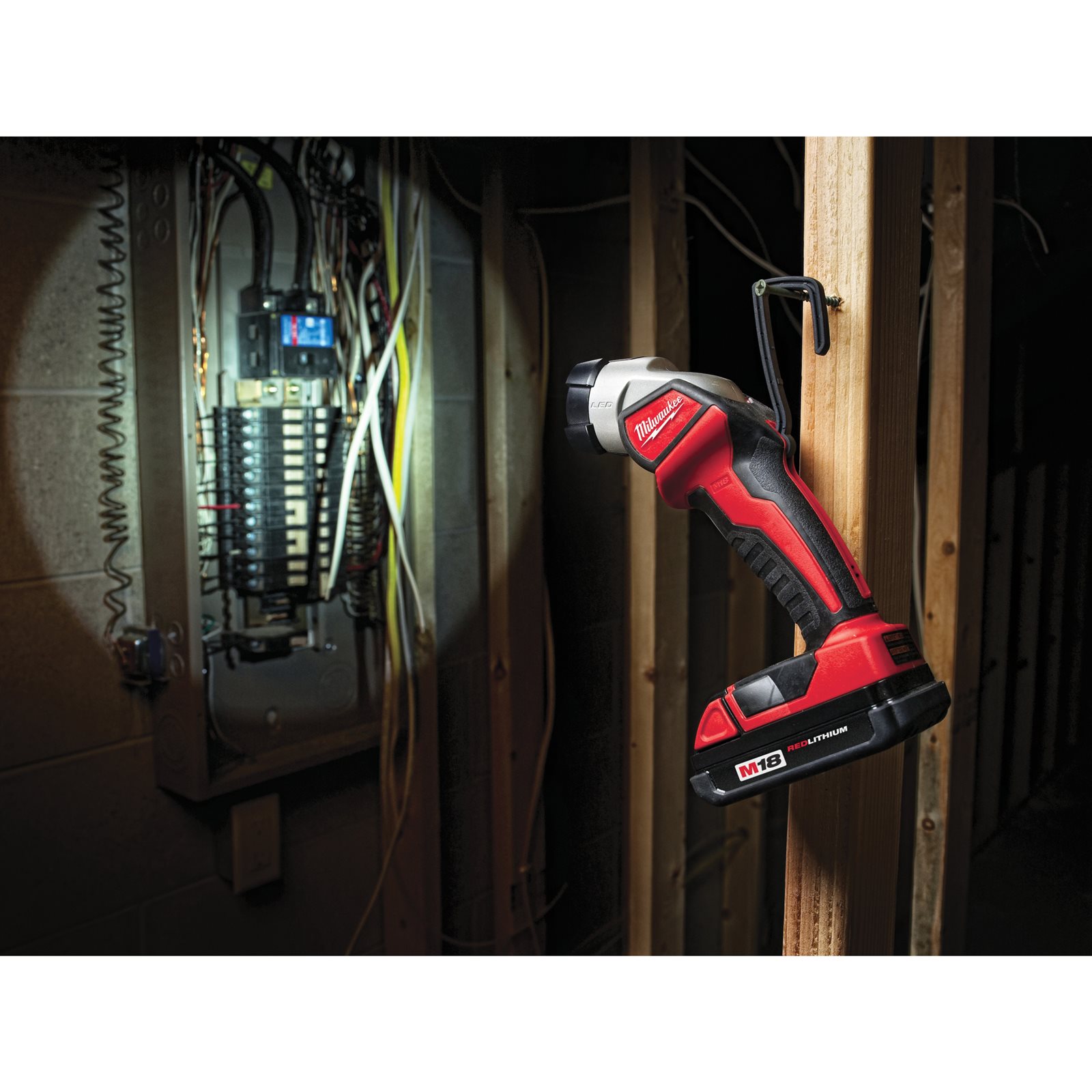 Lanternă LED M18 Milwaukee M18 TLED-0 - detaliu 2