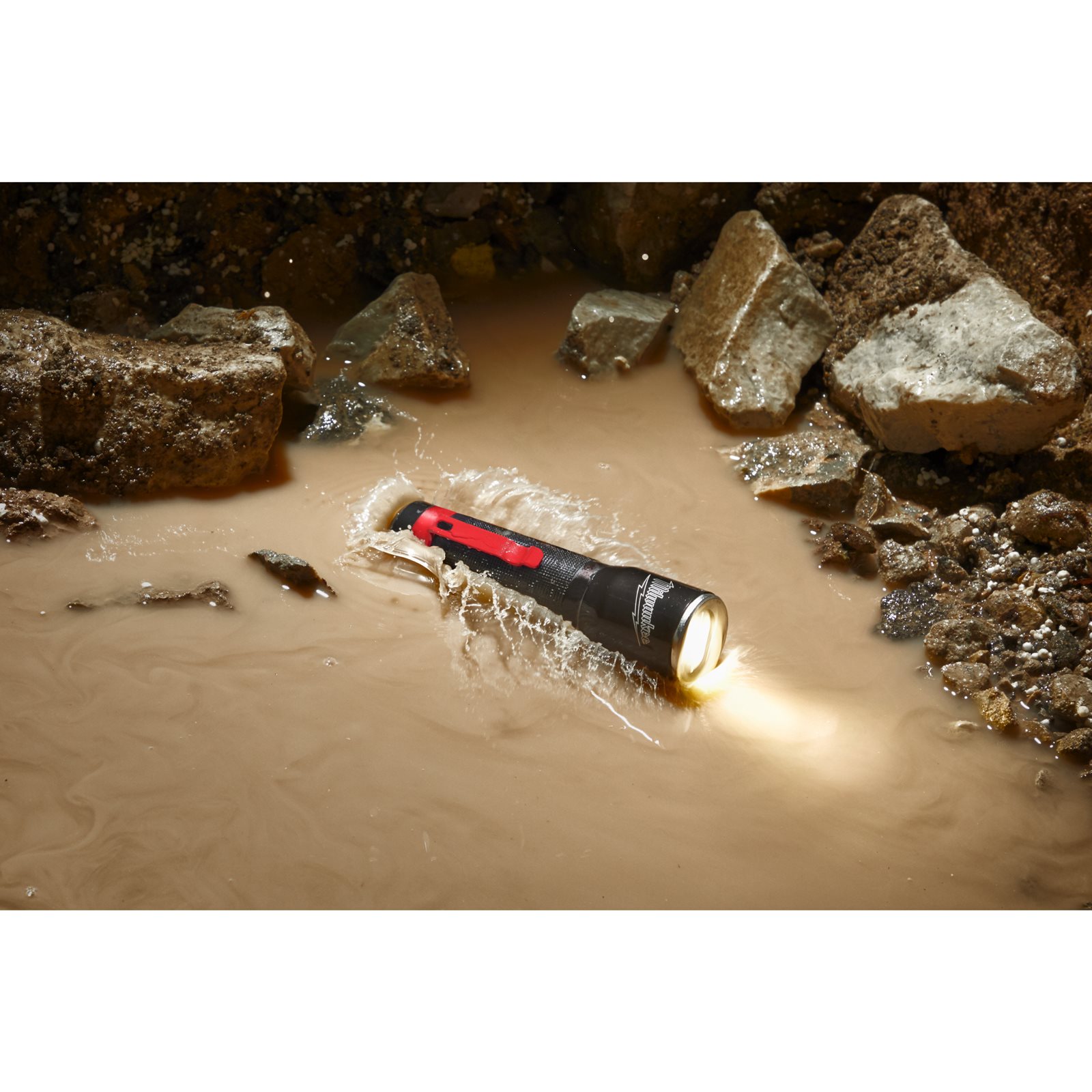 Lanternă LED Milwaukee ML-LED - detaliu 2