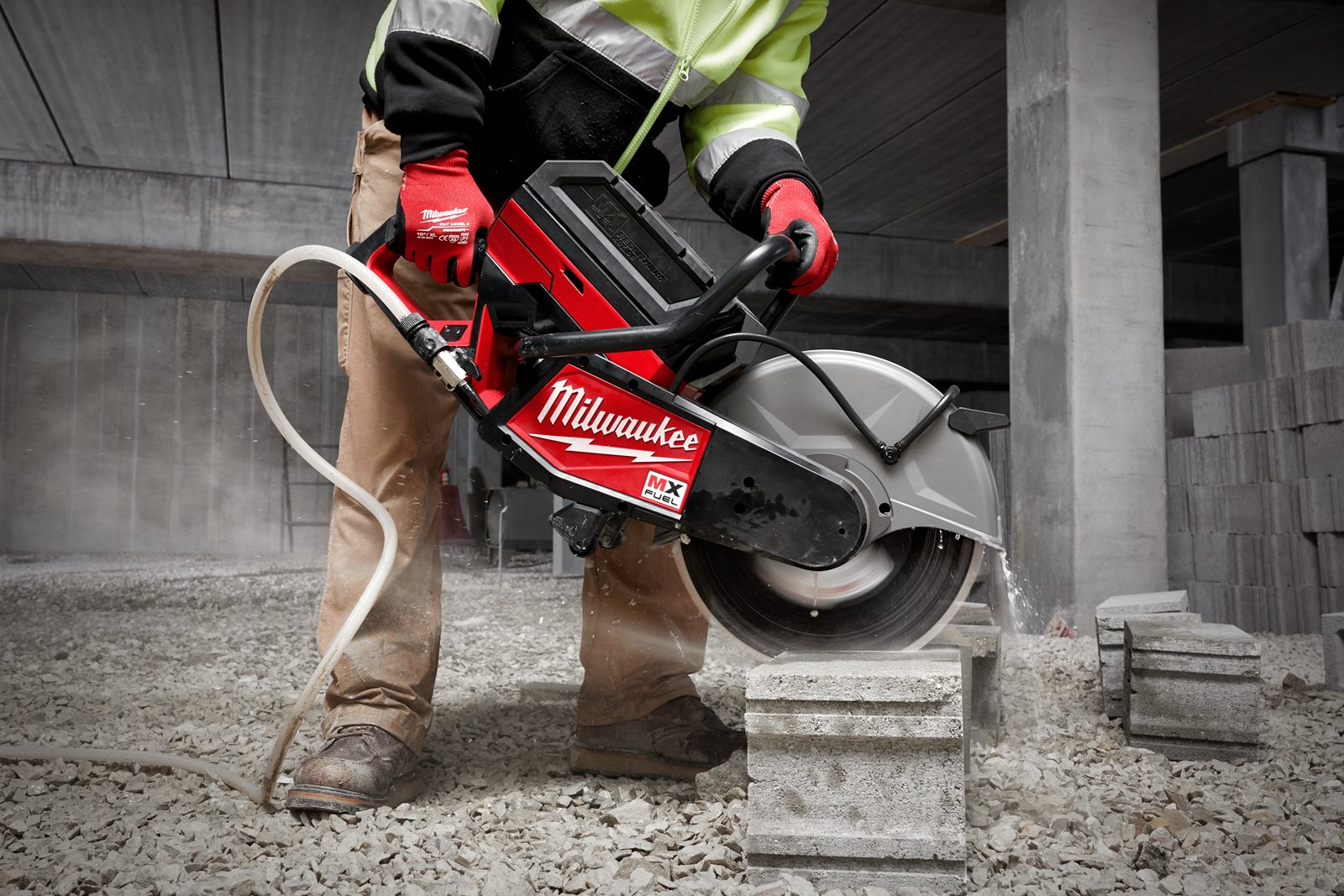 Fierăstrău debitare 350 mm MX FUEL Milwaukee MXF COS350-602 - in utilizare 11