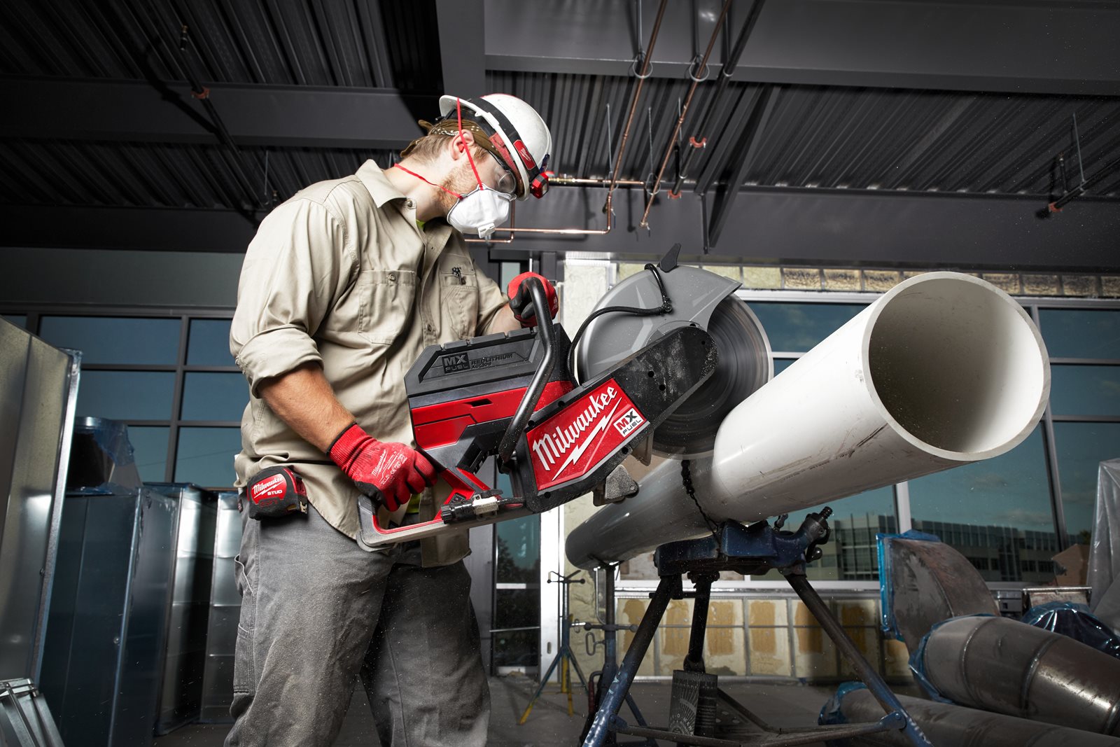Fierăstrău debitare 350 mm MX FUEL Milwaukee MXF COS350-602 - in utilizare 15