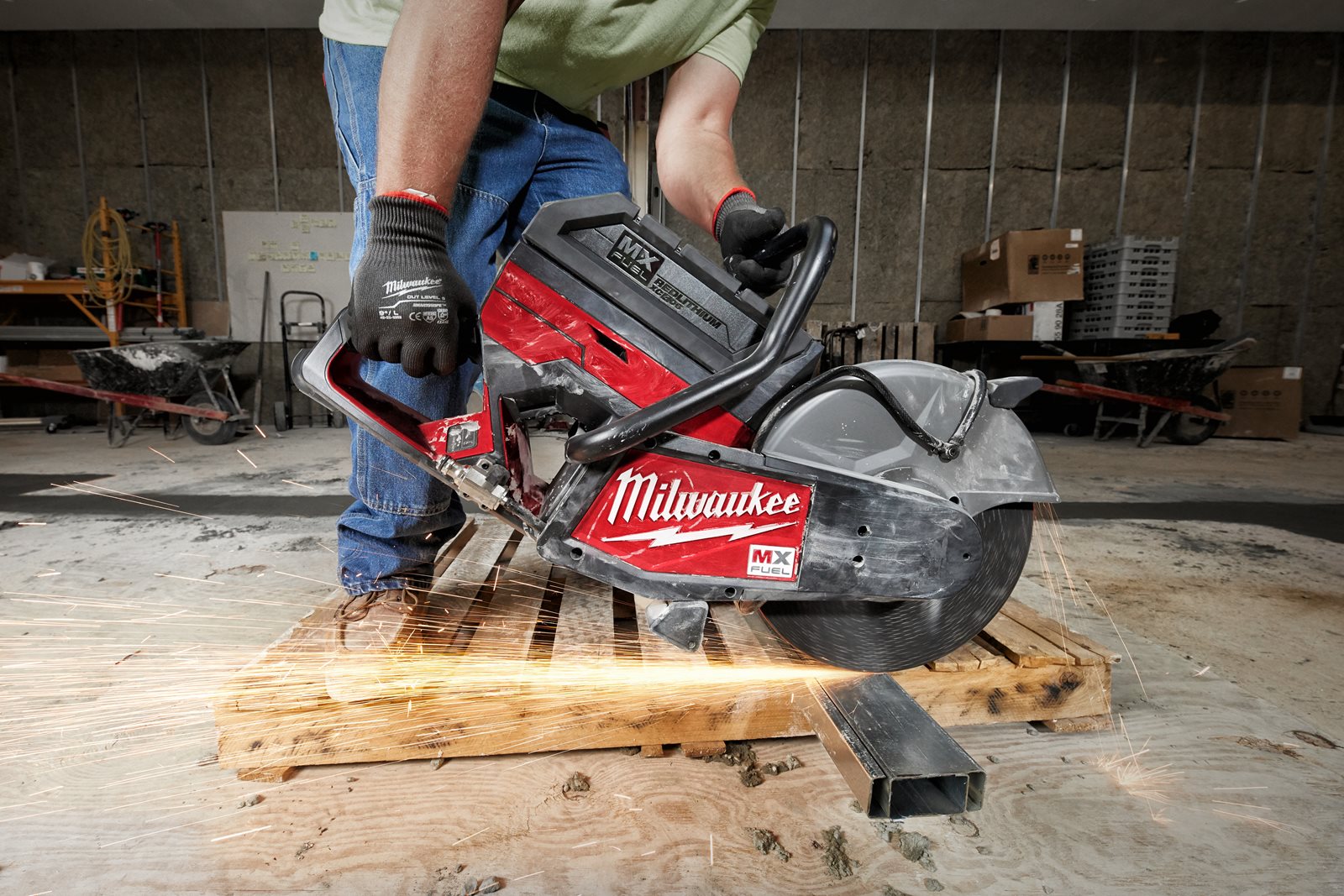 Fierăstrău debitare 350 mm MX FUEL Milwaukee MXF COS350-602 - in utilizare 5
