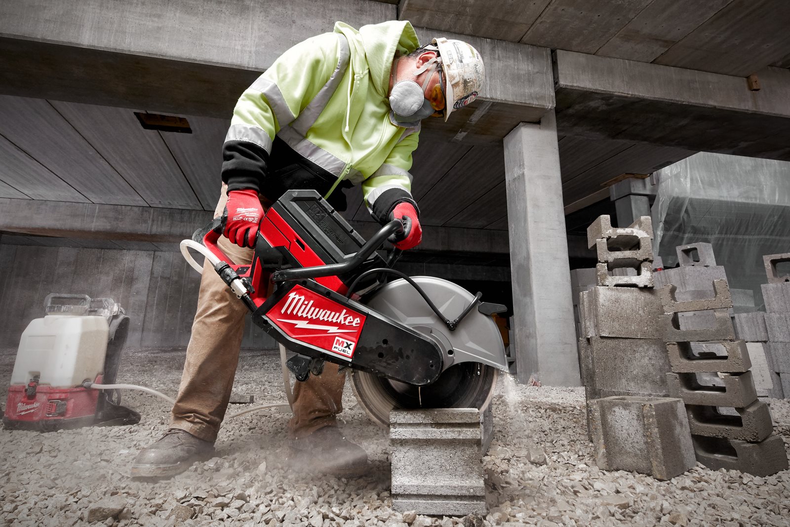 Fierăstrău debitare 350 mm MX FUEL Milwaukee MXF COS350-602 - in utilizare 6