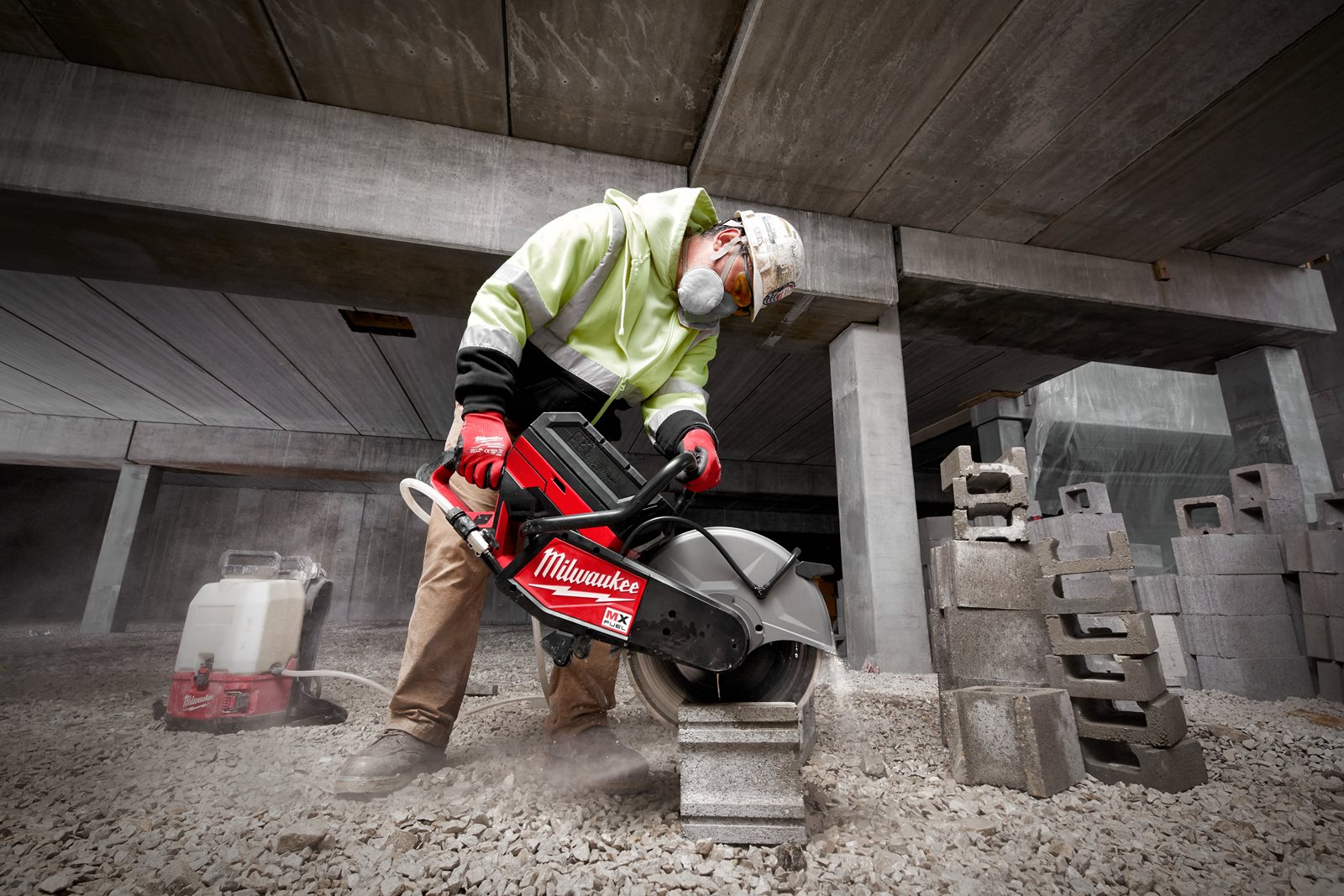 Fierăstrău debitare 350 mm MX FUEL Milwaukee MXF COS350-602 - in utilizare 9