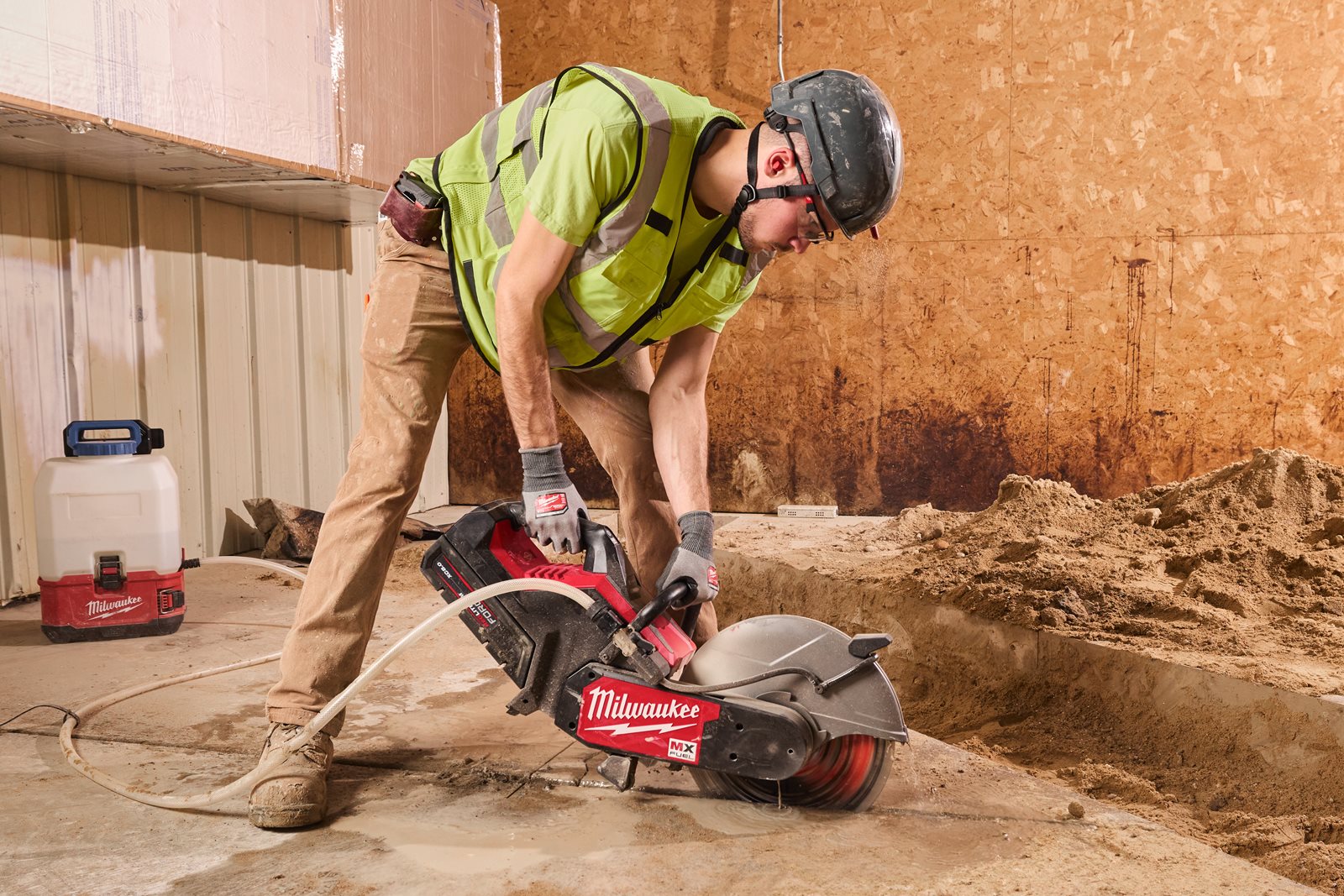 Fierăstrău debitare MX FUEL 350 mm Milwaukee MXF COS350G2-0 - in utilizare 14
