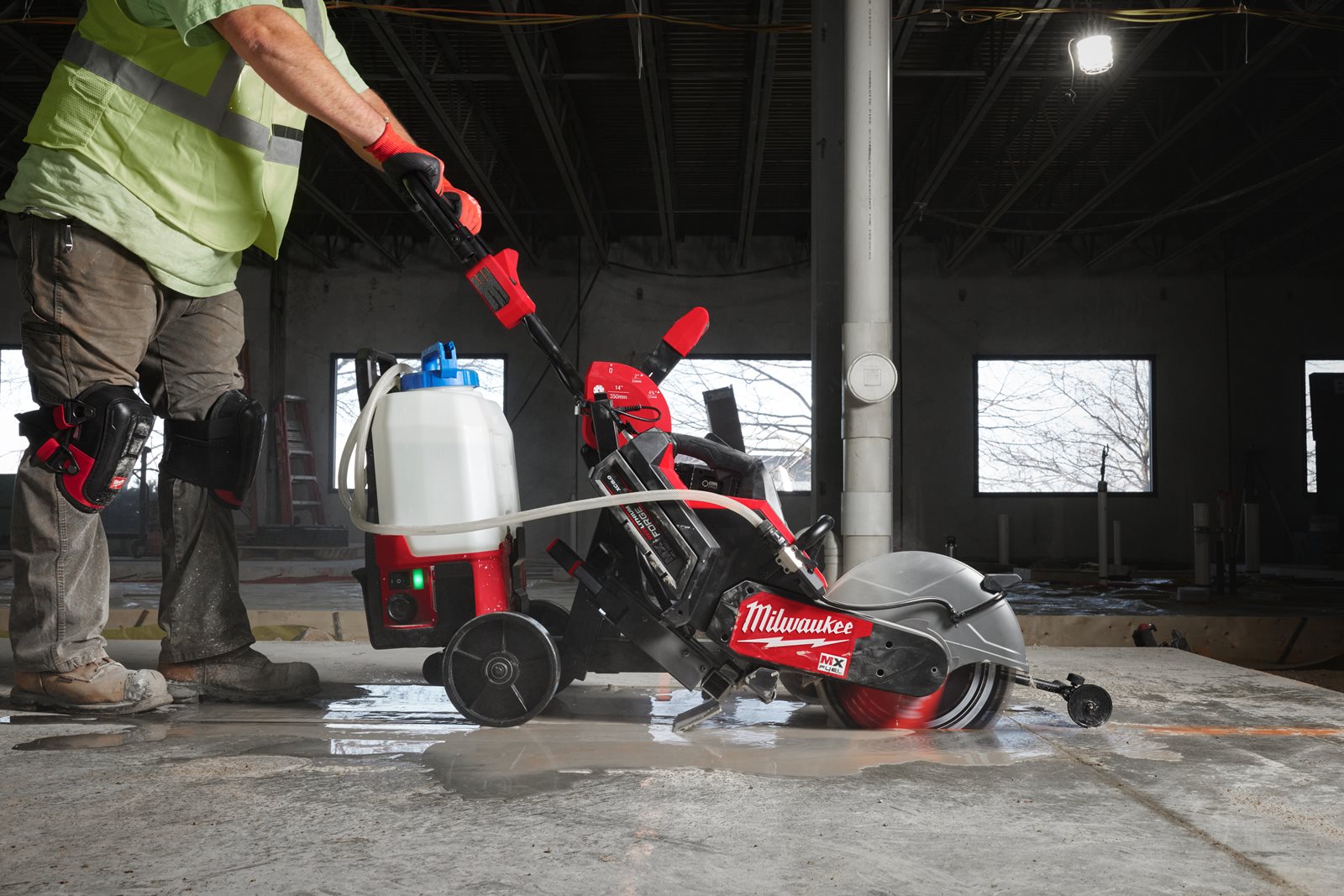Fierăstrău debitare MX FUEL 350 mm Milwaukee MXF COS350G2-0 - in utilizare 15