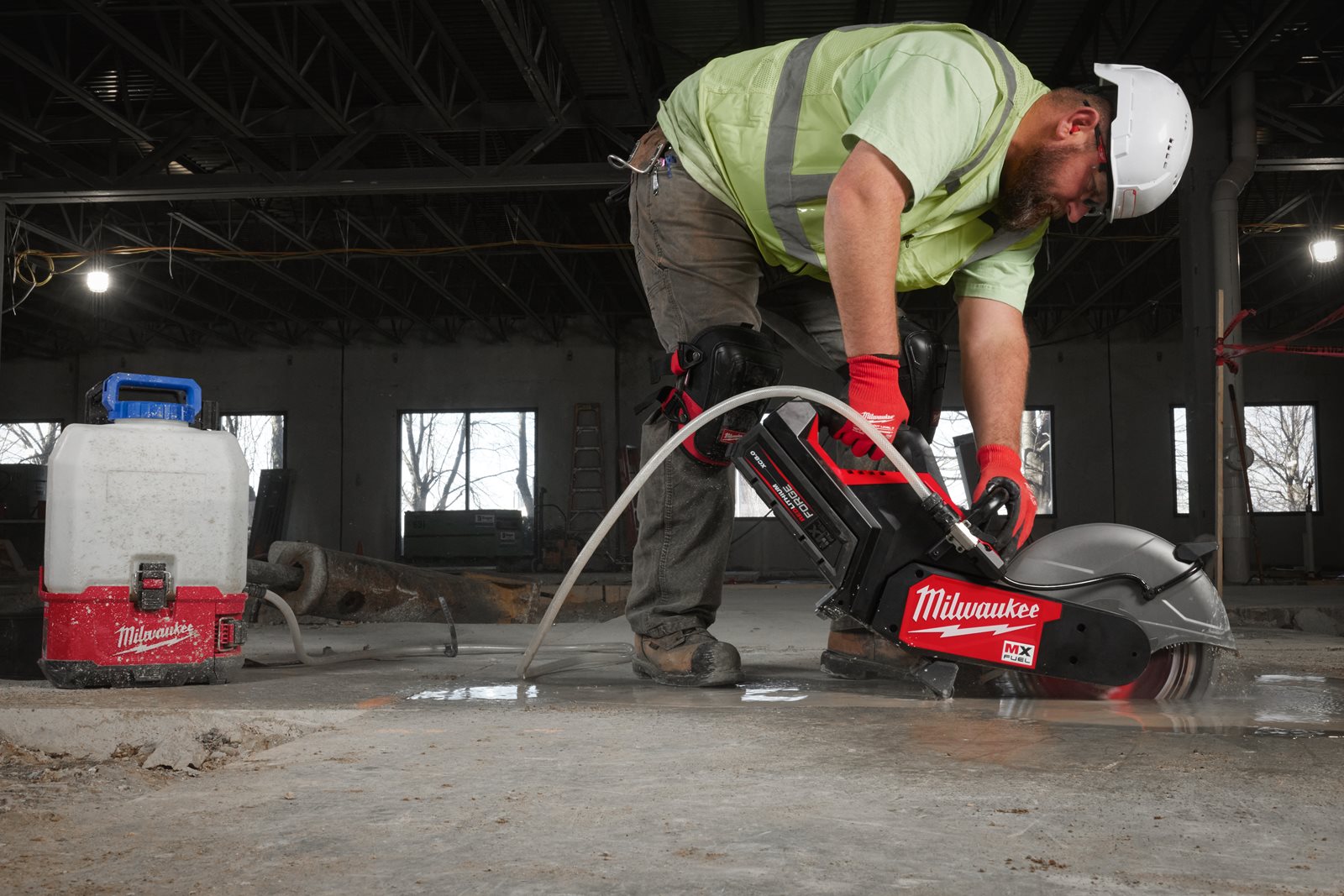 Fierăstrău debitare MX FUEL 350 mm Milwaukee MXF COS350G2-0 - in utilizare 16
