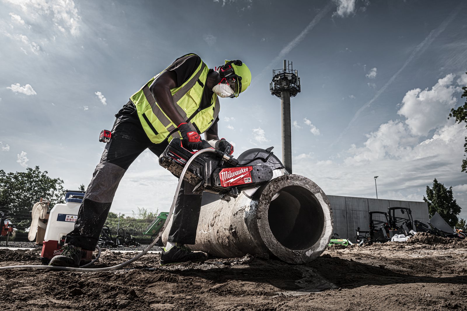 Fierăstrău debitare MX FUEL 350 mm Milwaukee MXF COS350G2-0 - in utilizare 19