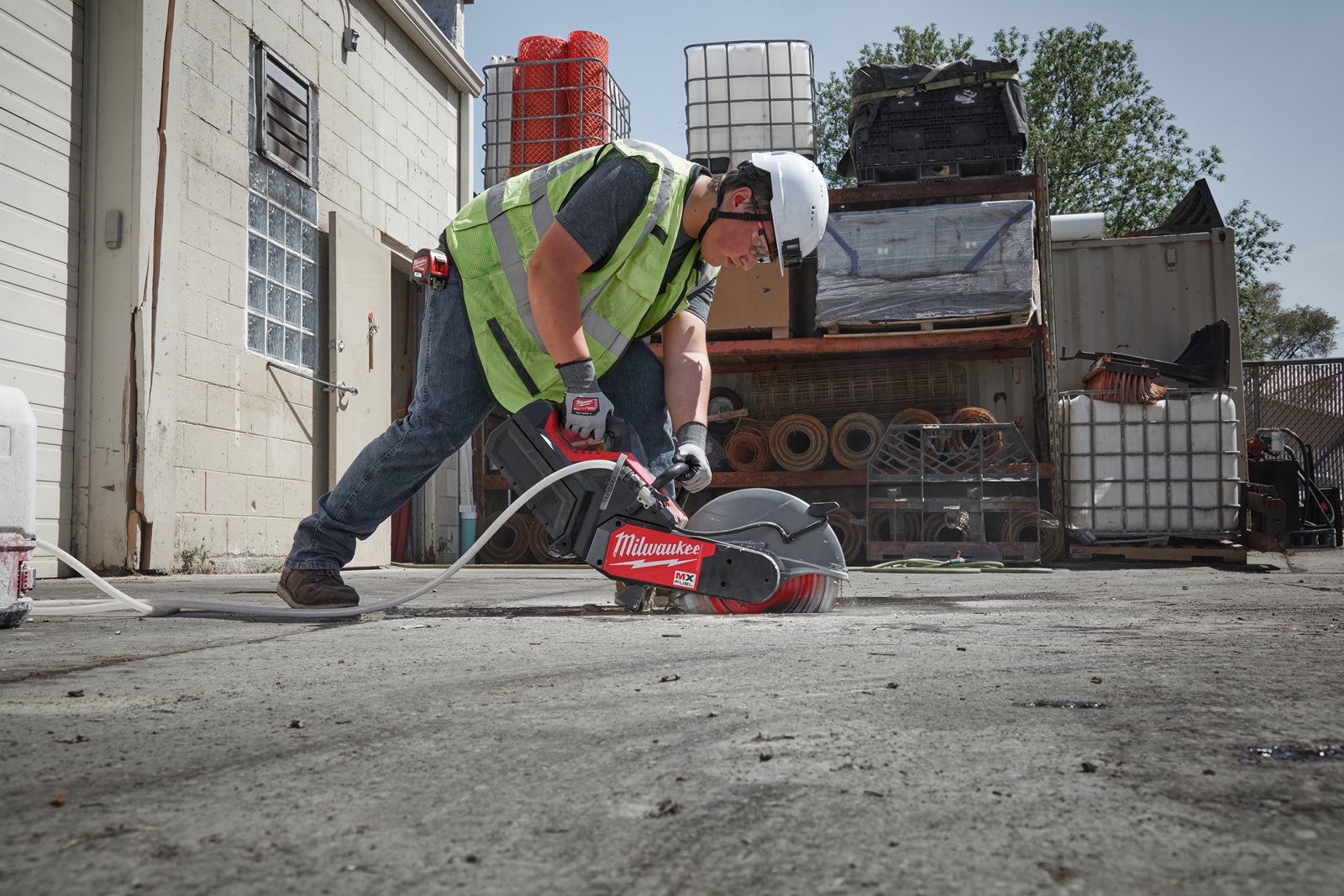 Fierăstrău debitare MX FUEL 350 mm Milwaukee MXF COS350G2-0 - in utilizare 9