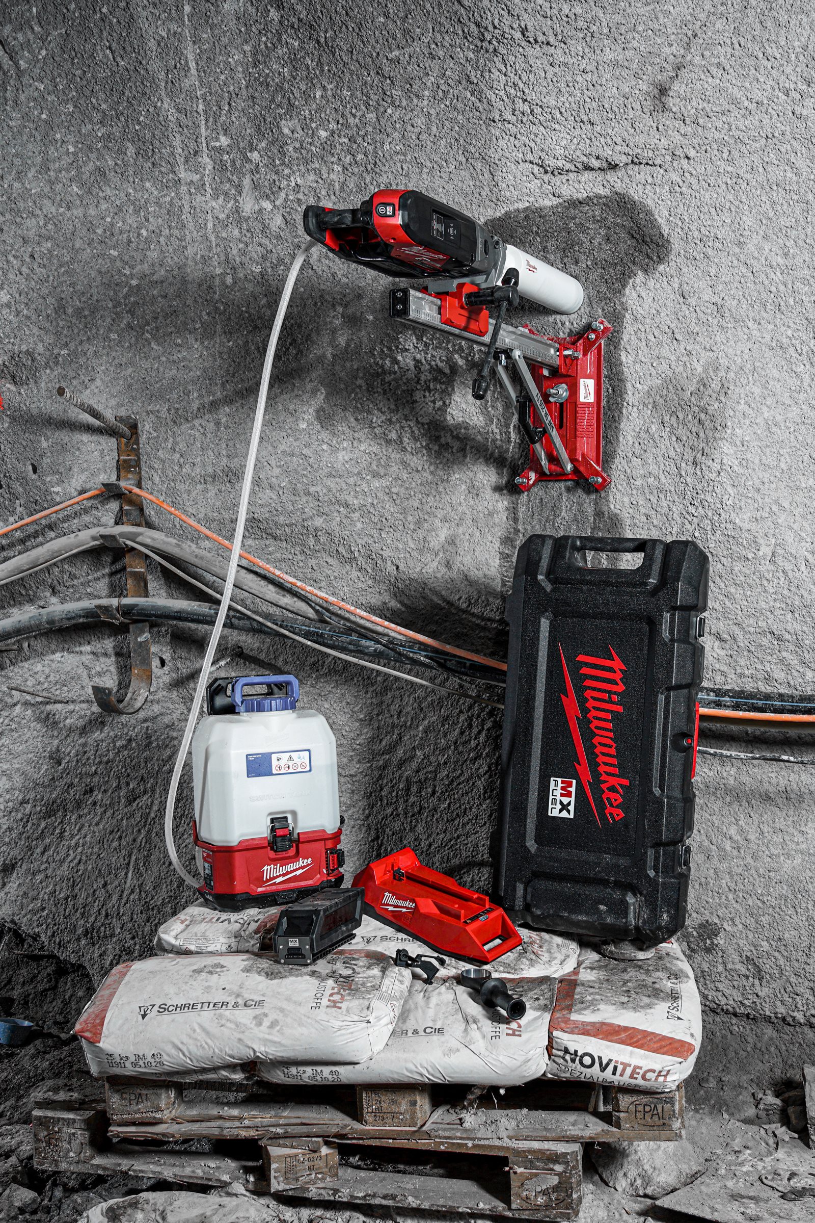 Suport premium pentru mașina de găurit cu carotă diamantată MX FUEL MXF DCD150 Milwaukee MXF DR255TV - in utilizare 1