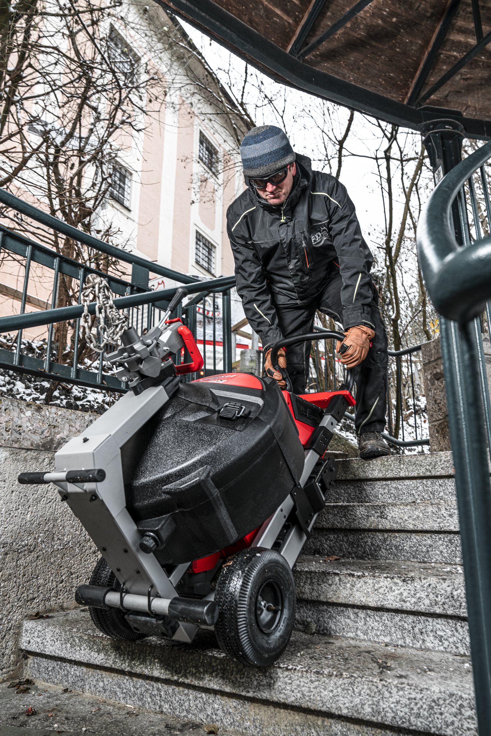 Mașină industrială de desfundat țevi cu funcție POWERTREDZ MX FUEL Milwaukee MXF LSDP-301 - in utilizare 12