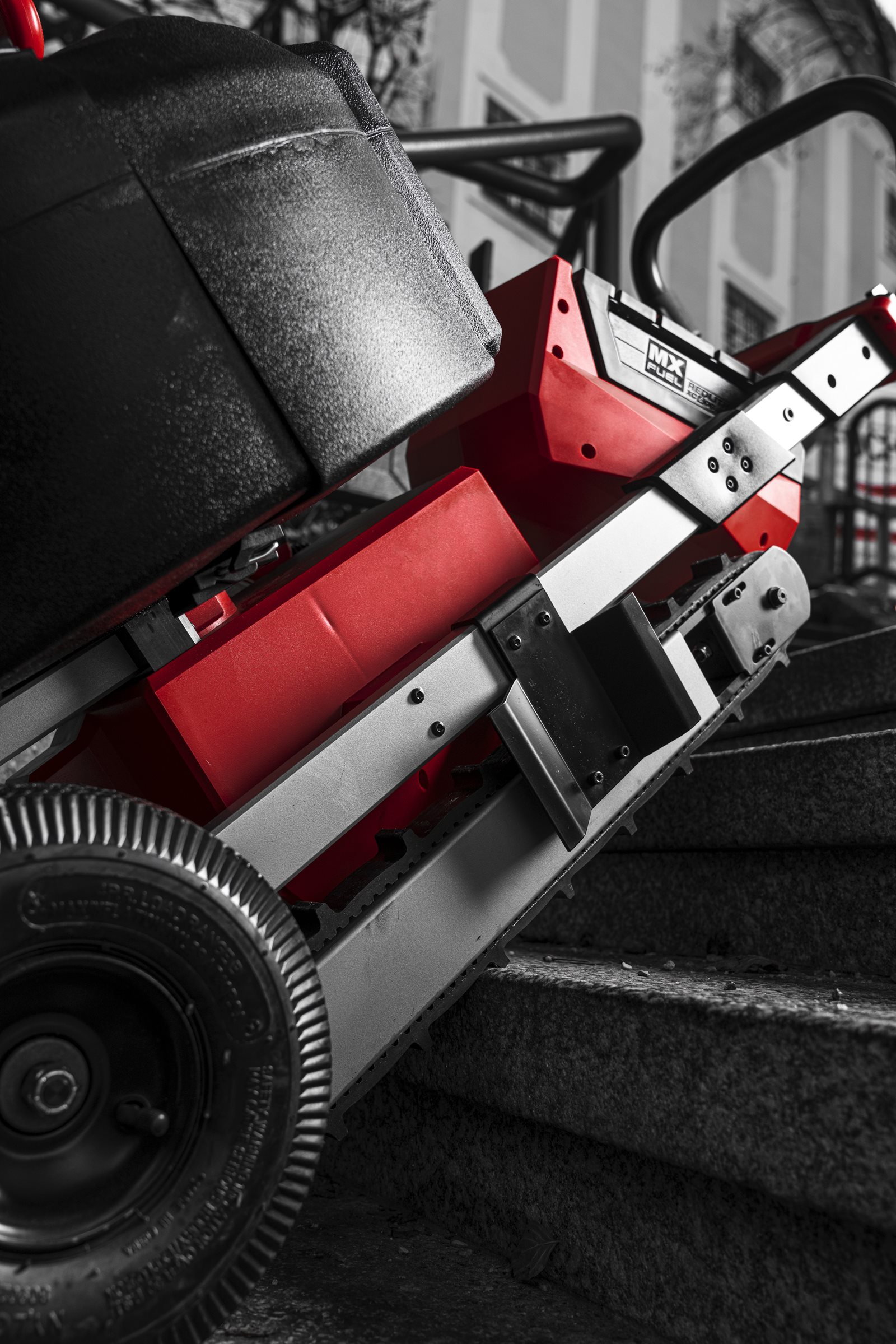 Mașină industrială de desfundat țevi cu funcție POWERTREDZ MX FUEL Milwaukee MXF LSDP-301 - in utilizare 13