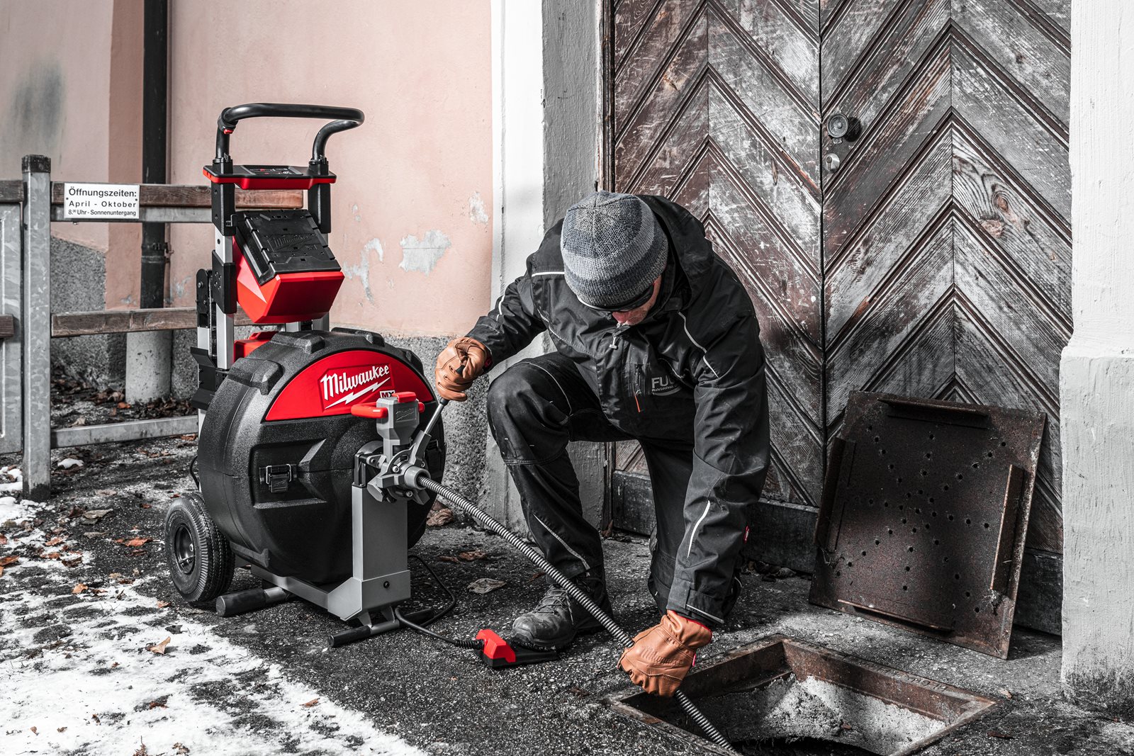 Mașină industrială de desfundat țevi cu funcție POWERTREDZ MX FUEL Milwaukee MXF LSDP-301 - in utilizare 14