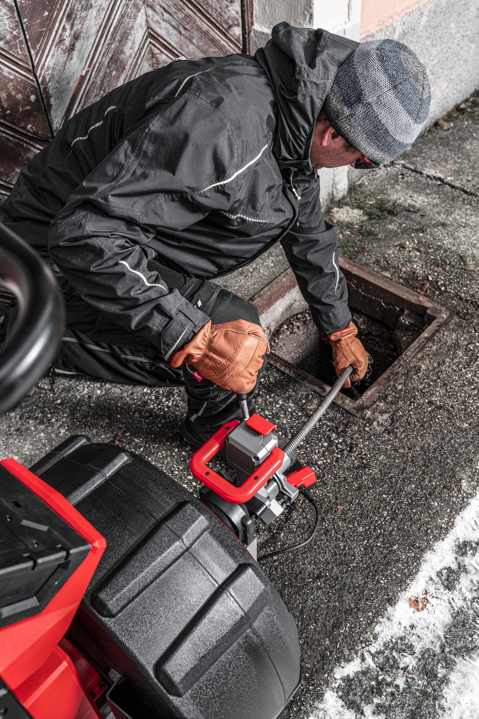 Mașină industrială de desfundat țevi cu funcție POWERTREDZ MX FUEL Milwaukee MXF LSDP-301 - in utilizare 15