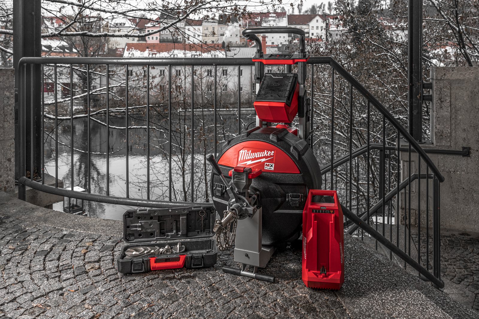 Mașină industrială de desfundat țevi cu funcție POWERTREDZ MX FUEL Milwaukee MXF LSDP-301 - in utilizare 17