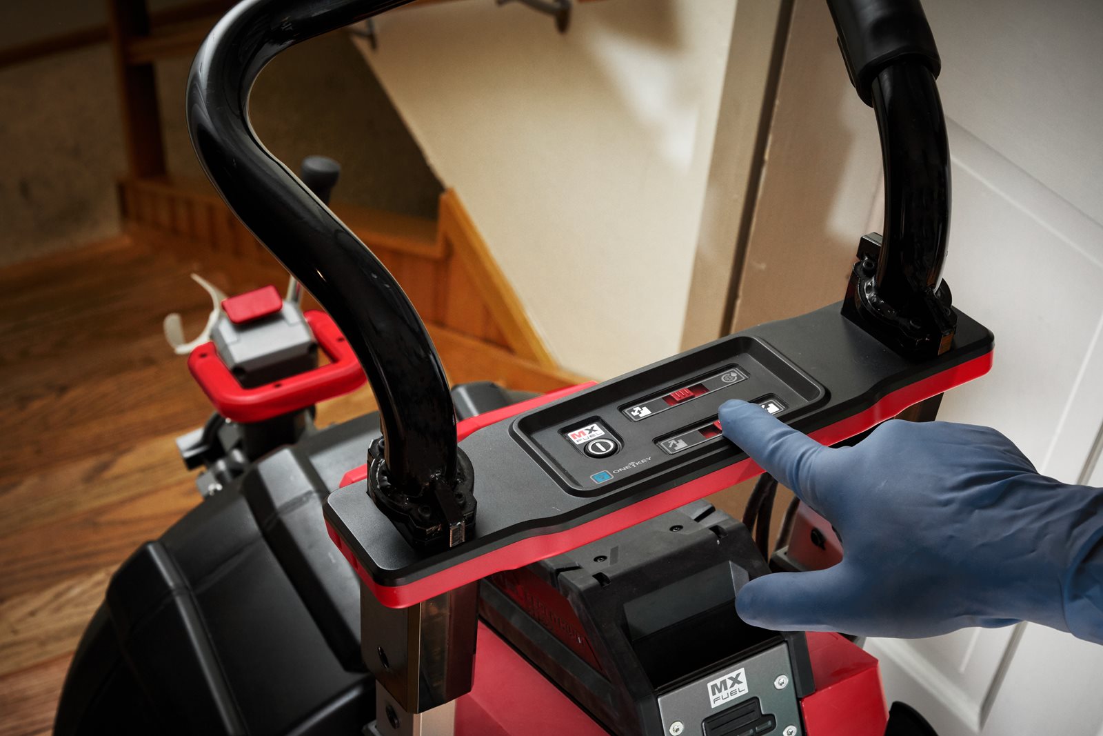 Mașină industrială de desfundat țevi cu funcție POWERTREDZ MX FUEL Milwaukee MXF LSDP-301 - in utilizare 6
