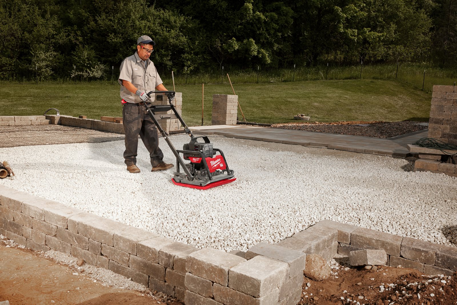 Placă compactoare MX FUEL Milwaukee MXF PC50-0 - in utilizare 11