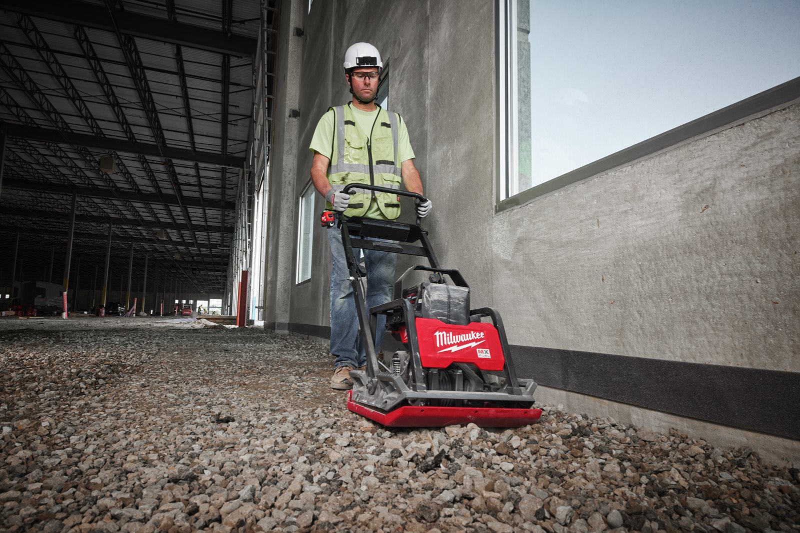 Placă compactoare MX FUEL Milwaukee MXF PC50-0 - in utilizare 12