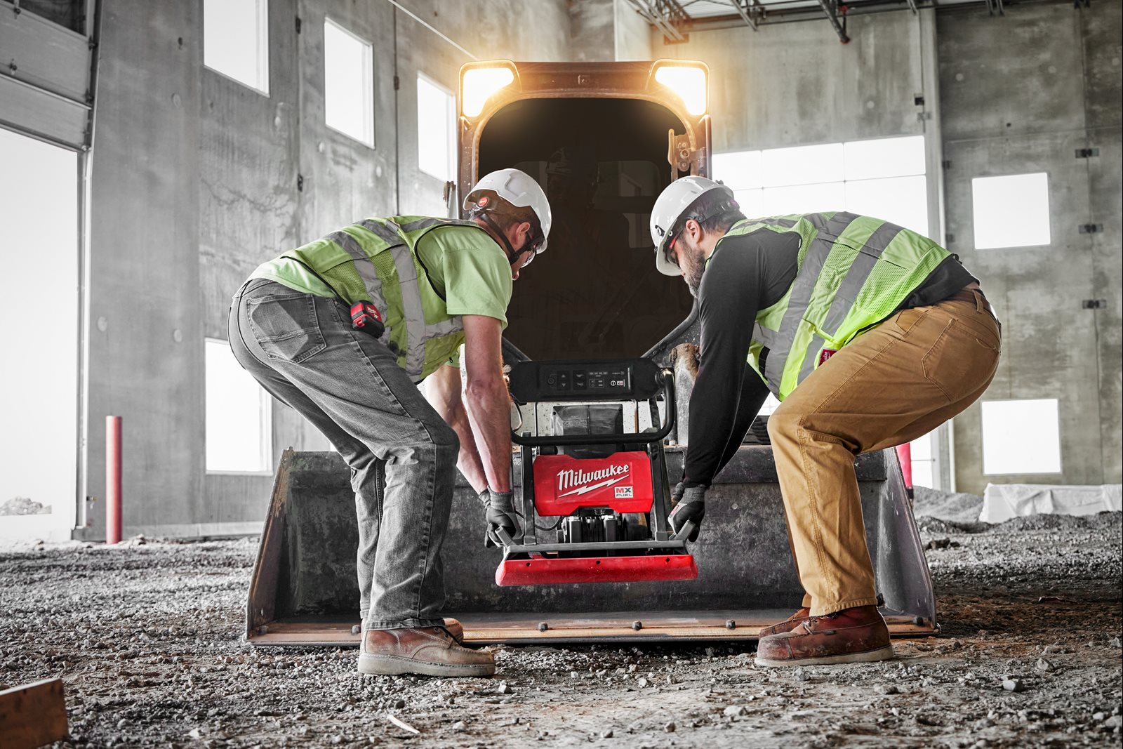 Placă compactoare MX FUEL Milwaukee MXF PC50-0 - in utilizare 13