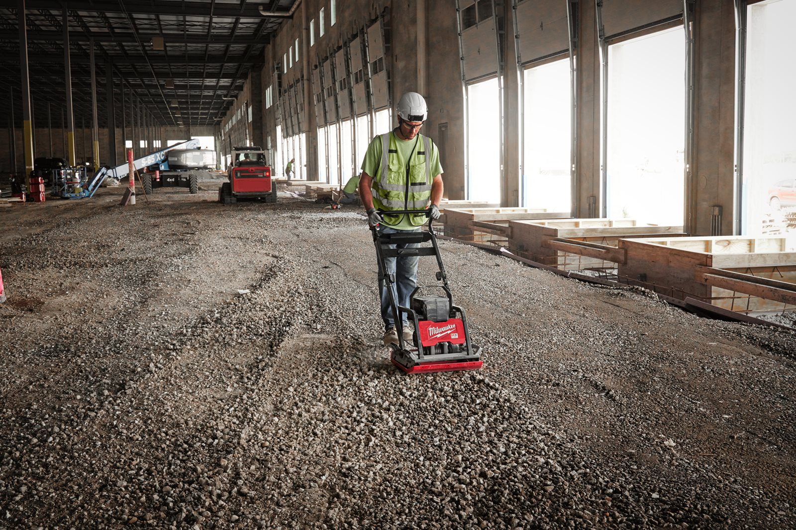 Placă compactoare MX FUEL Milwaukee MXF PC50-0 - in utilizare 14