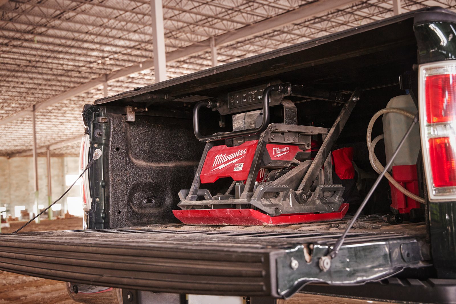 Placă compactoare MX FUEL Milwaukee MXF PC50-0 - in utilizare 15