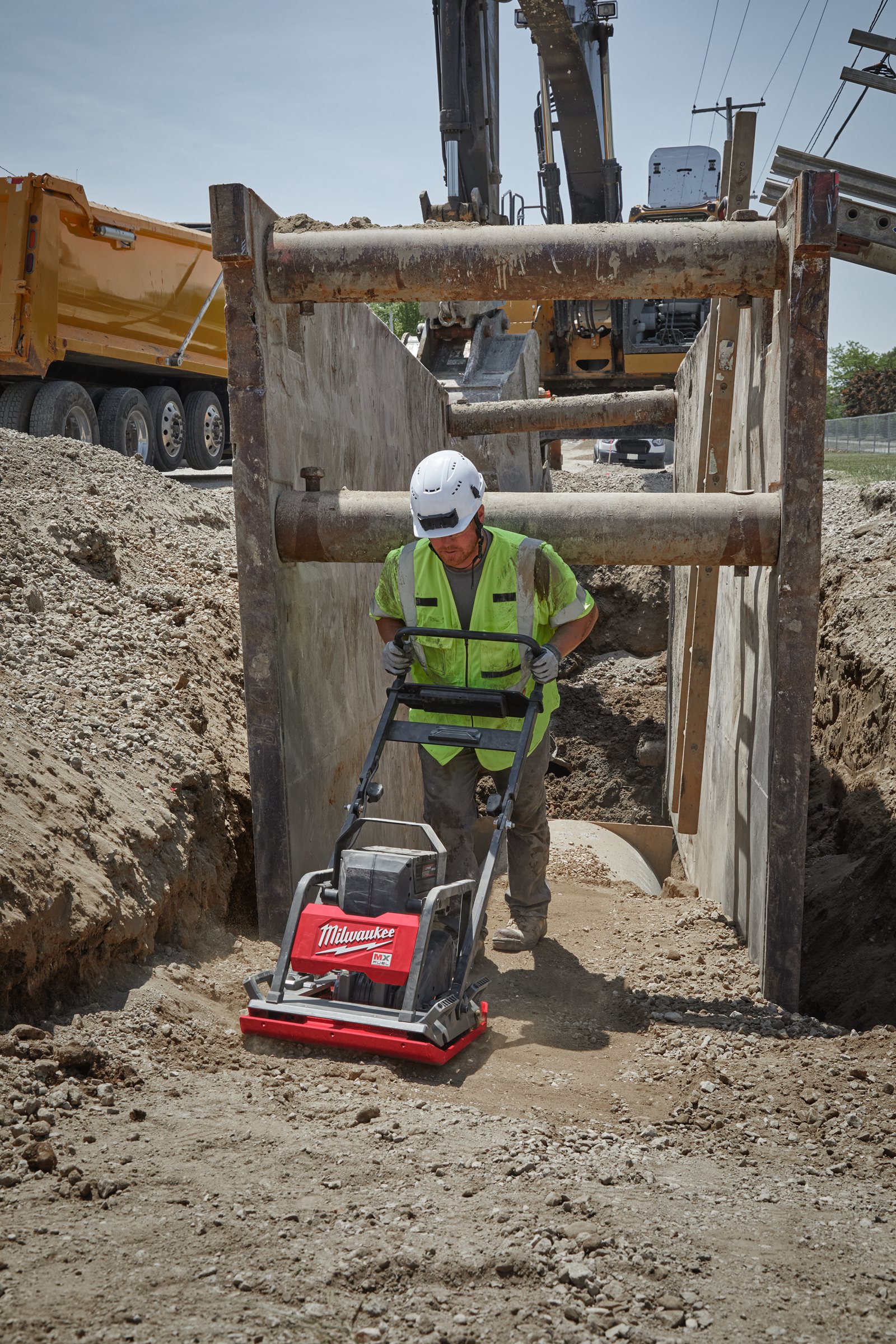 Placă compactoare MX FUEL Milwaukee MXF PC50-0 - in utilizare 19
