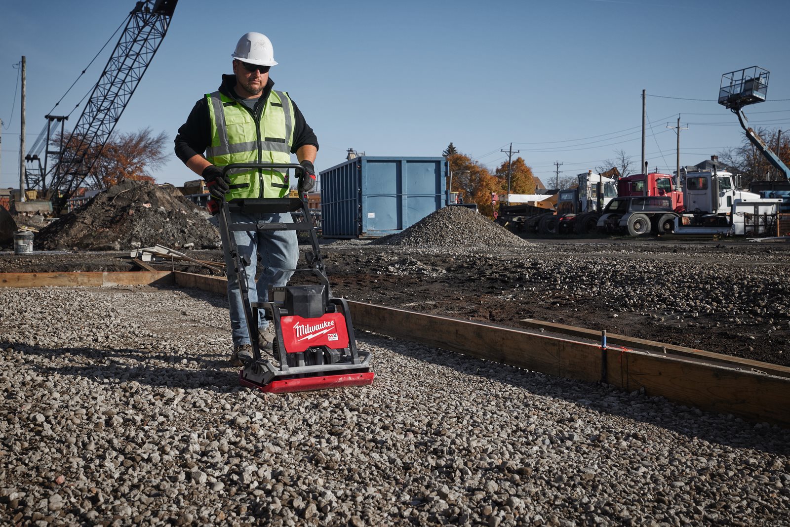 Placă compactoare MX FUEL Milwaukee MXF PC50-0 - in utilizare 4