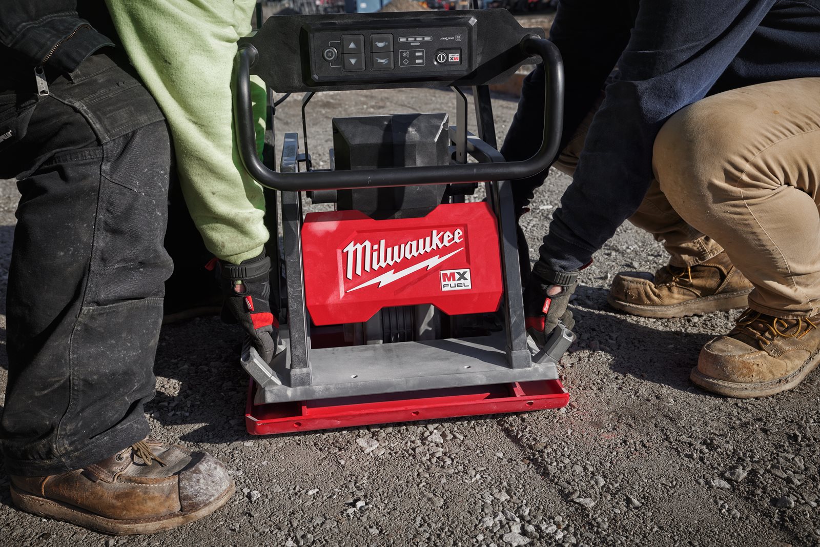 Placă compactoare MX FUEL Milwaukee MXF PC50-0 - in utilizare 6