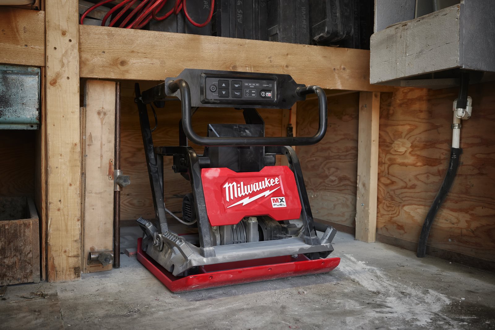 Placă compactoare MX FUEL Milwaukee MXF PC50-0 - in utilizare 7