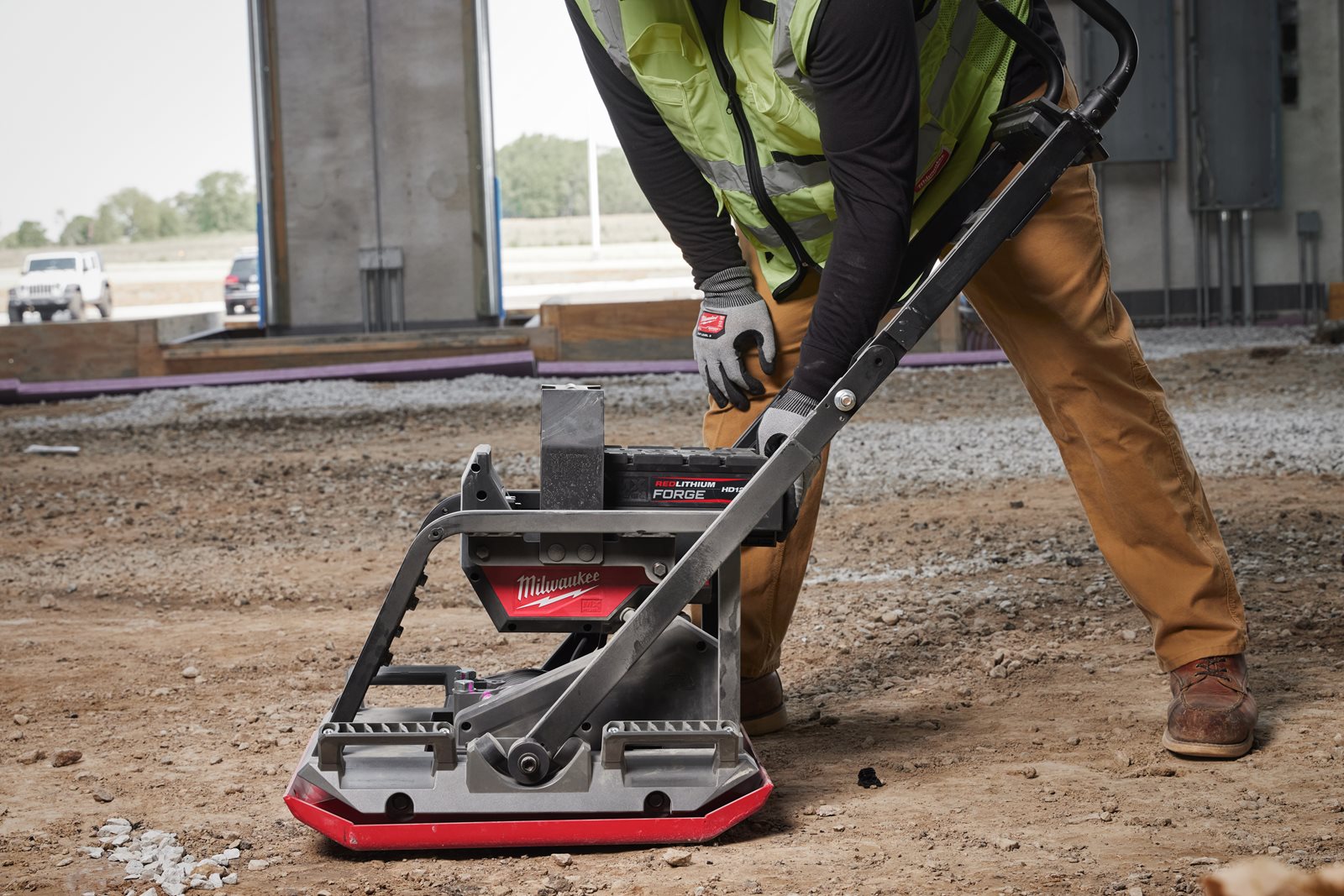Placă compactoare MX FUEL Milwaukee MXF PC50-0 - in utilizare 8