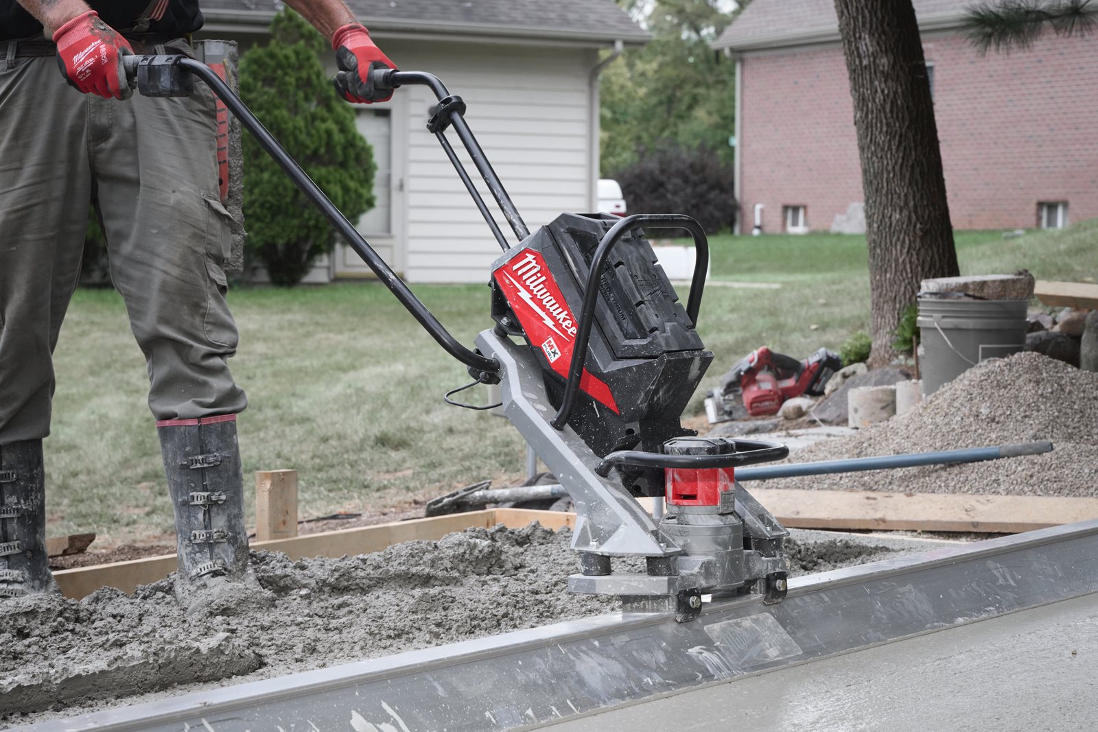 Riglă vibrantă MX FUEL Milwaukee MXF PSC-0 - in utilizare 13
