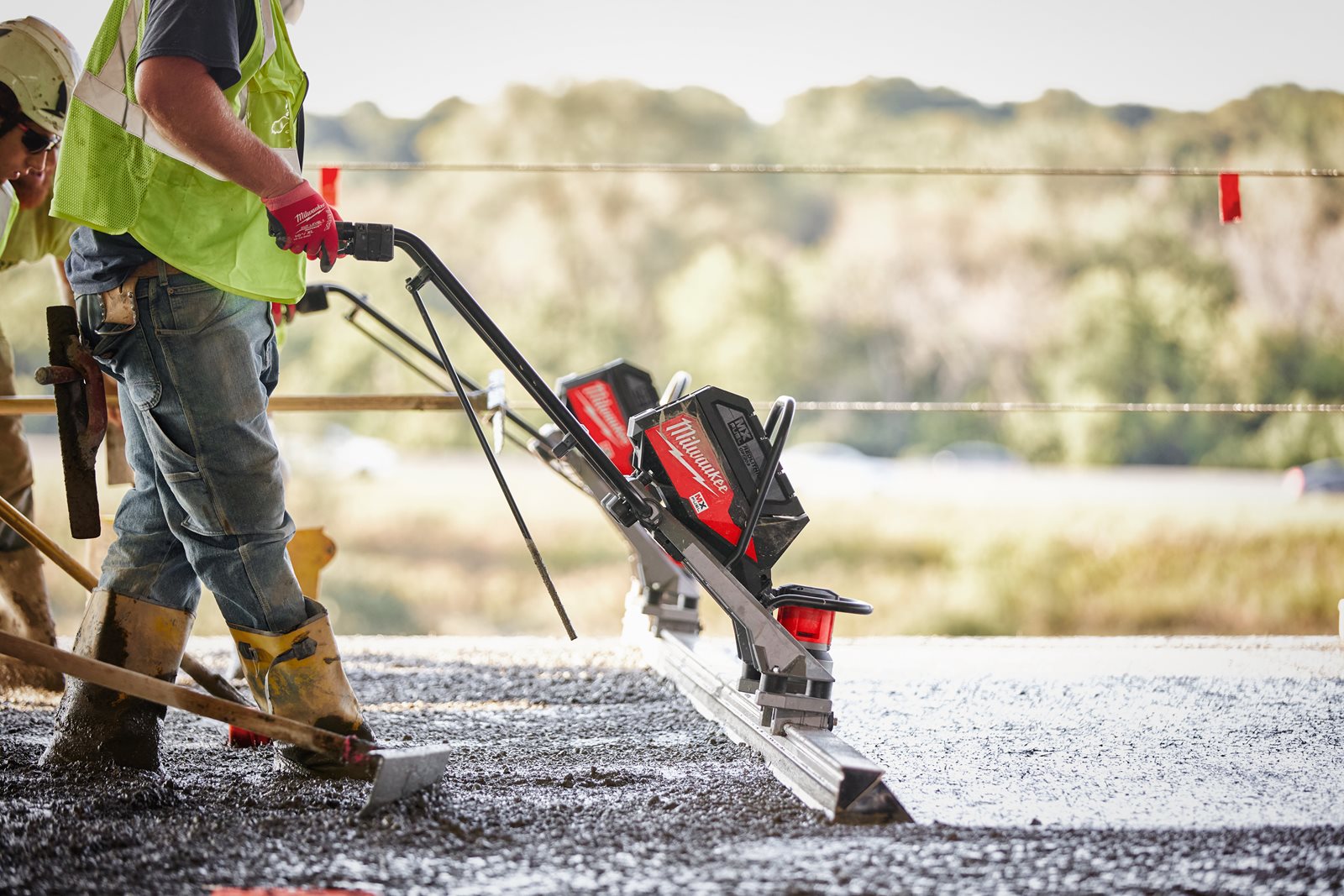 Riglă vibrantă MX FUEL Milwaukee MXF PSC-0 - in utilizare 20