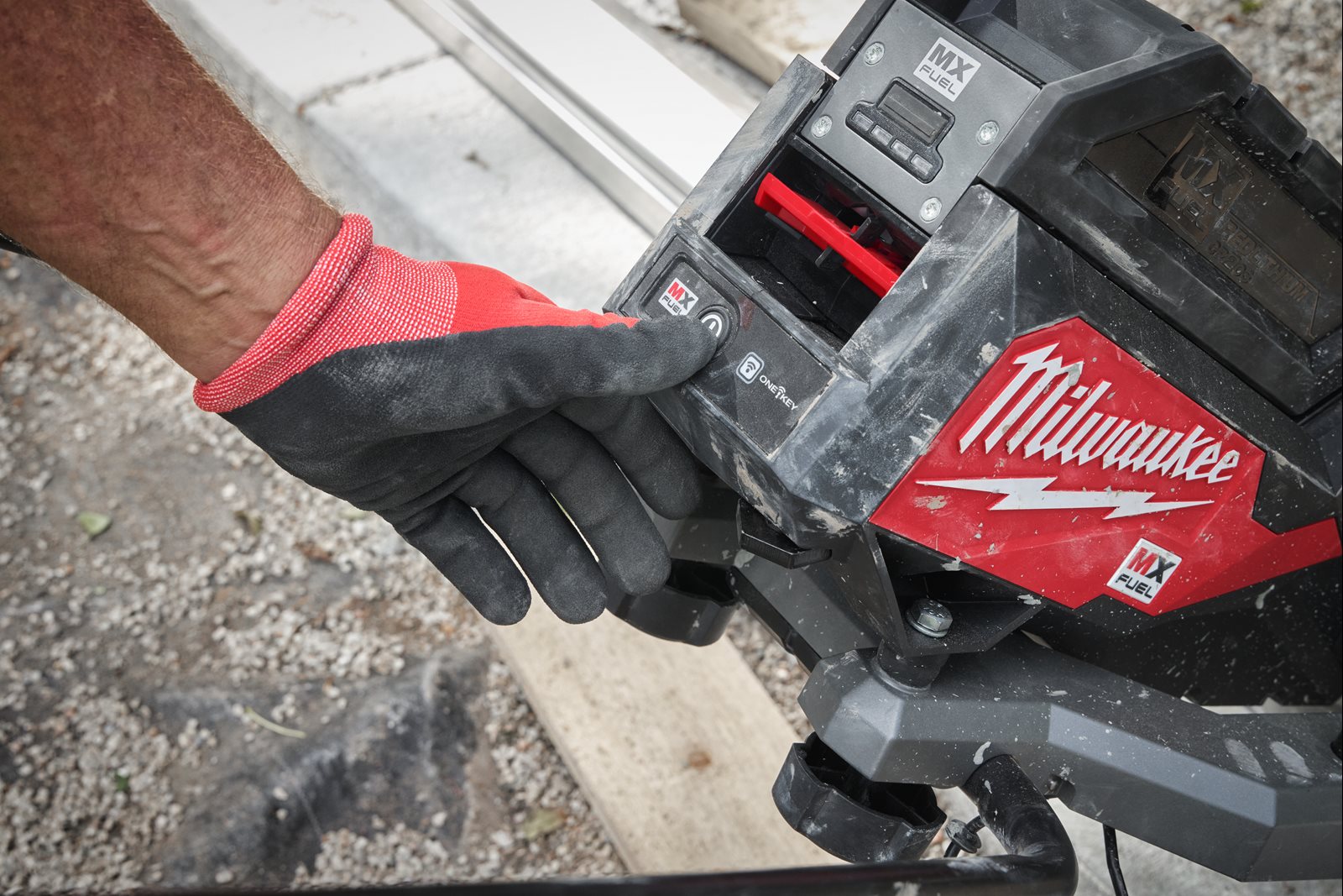 Riglă vibrantă MX FUEL Milwaukee MXF PSC-0 - in utilizare 9