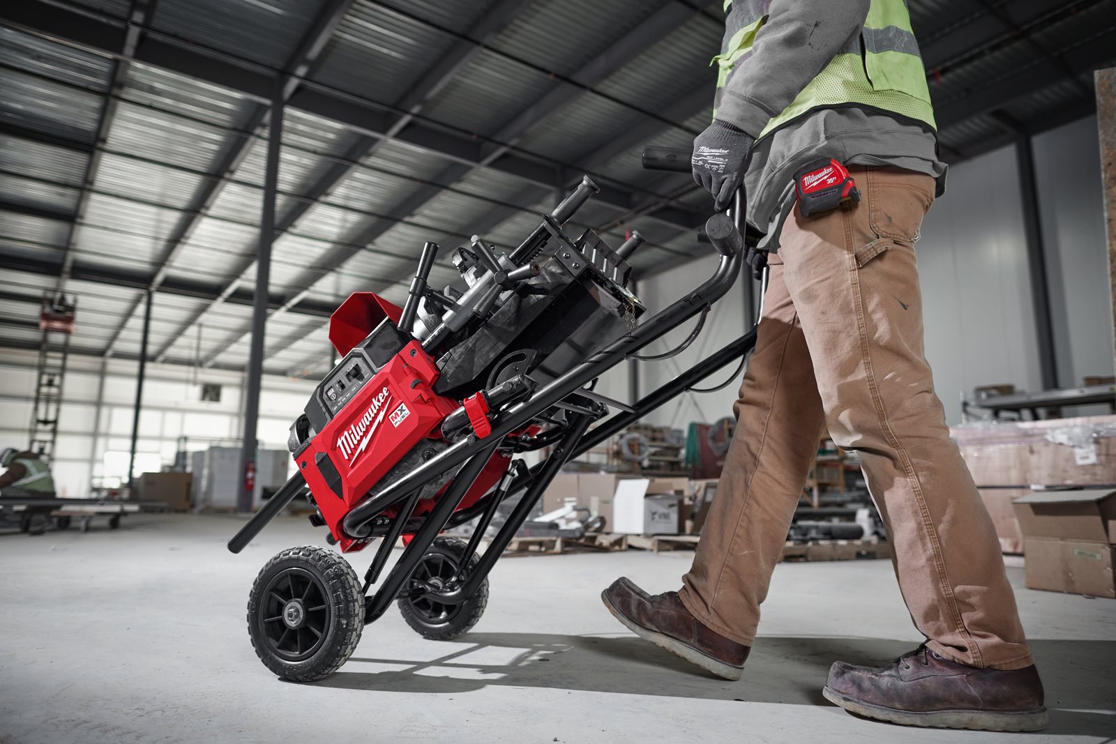 Dispozitiv de filetat țevi 2" MX FUEL ONE-KEY Milwaukee MXF PTR2-601 - in utilizare 1