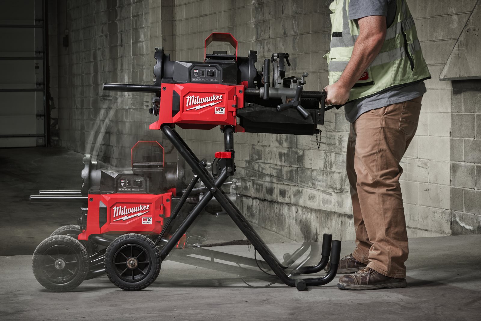 Dispozitiv de filetat țevi 2" MX FUEL ONE-KEY Milwaukee MXF PTR2-601 - in utilizare 10