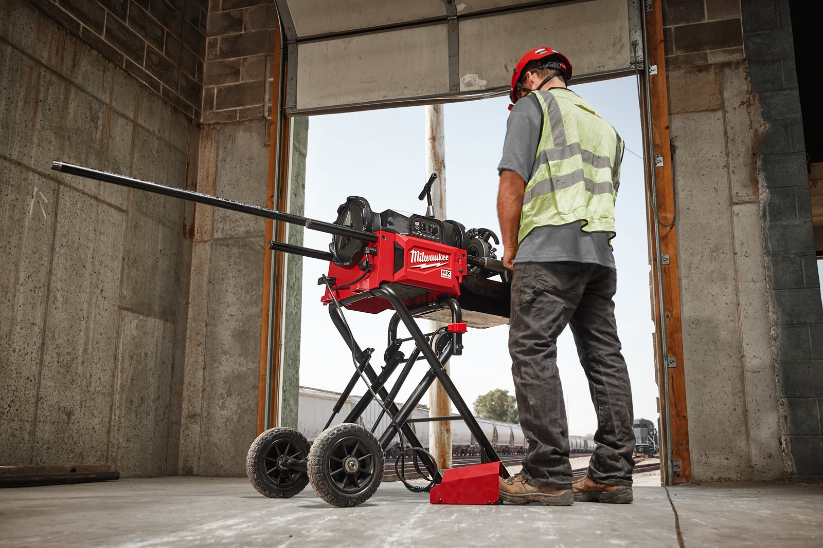 Dispozitiv de filetat țevi 2" MX FUEL ONE-KEY Milwaukee MXF PTR2-601 - in utilizare 13