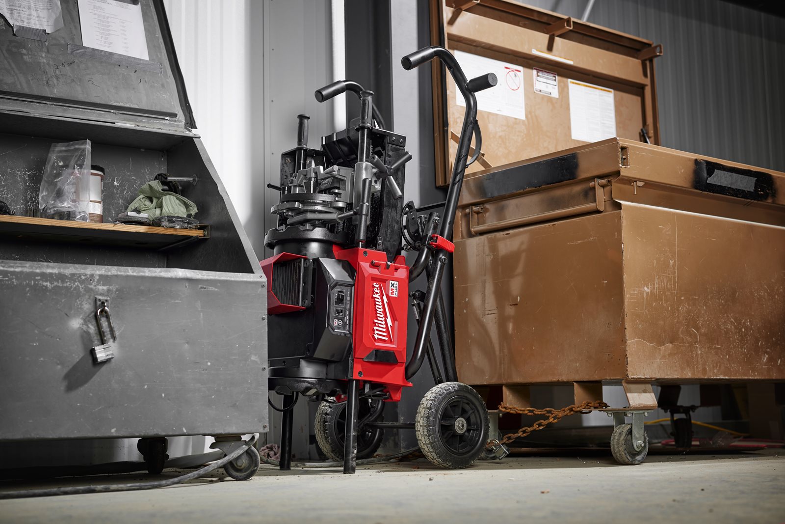 Dispozitiv de filetat țevi 2" MX FUEL ONE-KEY Milwaukee MXF PTR2-601 - in utilizare 3