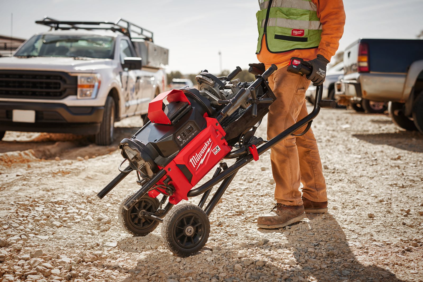 Dispozitiv de filetat țevi 2" MX FUEL ONE-KEY Milwaukee MXF PTR2-601 - in utilizare 4
