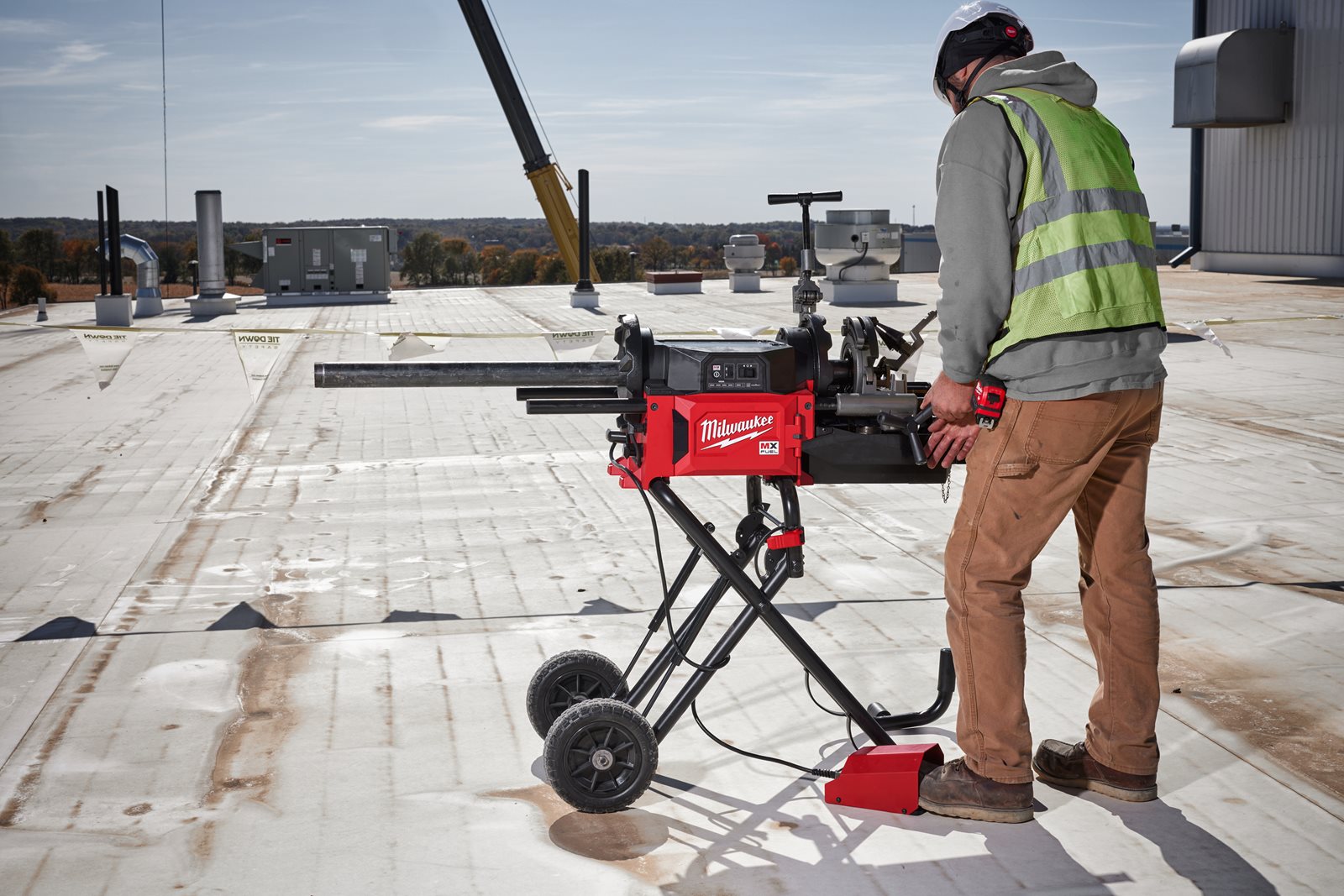 Dispozitiv de filetat țevi 2" MX FUEL ONE-KEY Milwaukee MXF PTR2-601 - in utilizare 5