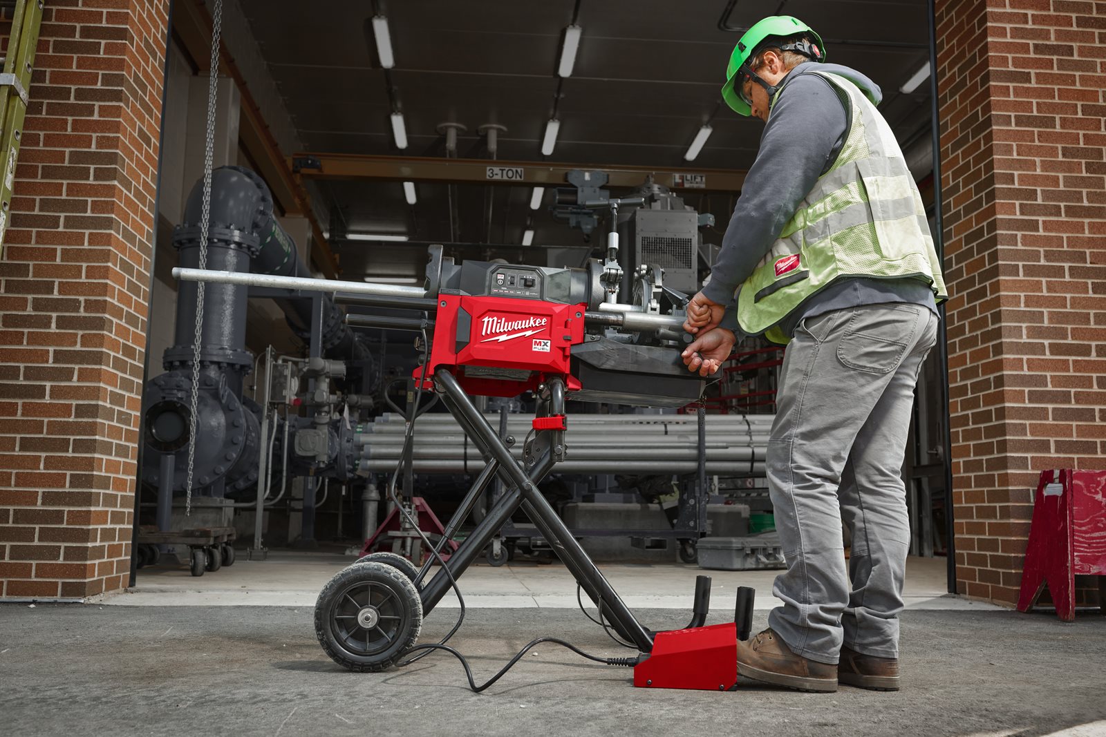 Dispozitiv de filetat țevi 2" MX FUEL ONE-KEY Milwaukee MXF PTR2-601 - in utilizare 7