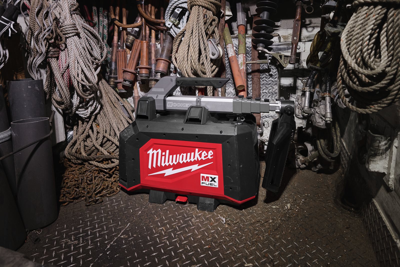 Turn compact de iluminat MX FUEL Milwaukee MXF TLIC-601 - in utilizare 12